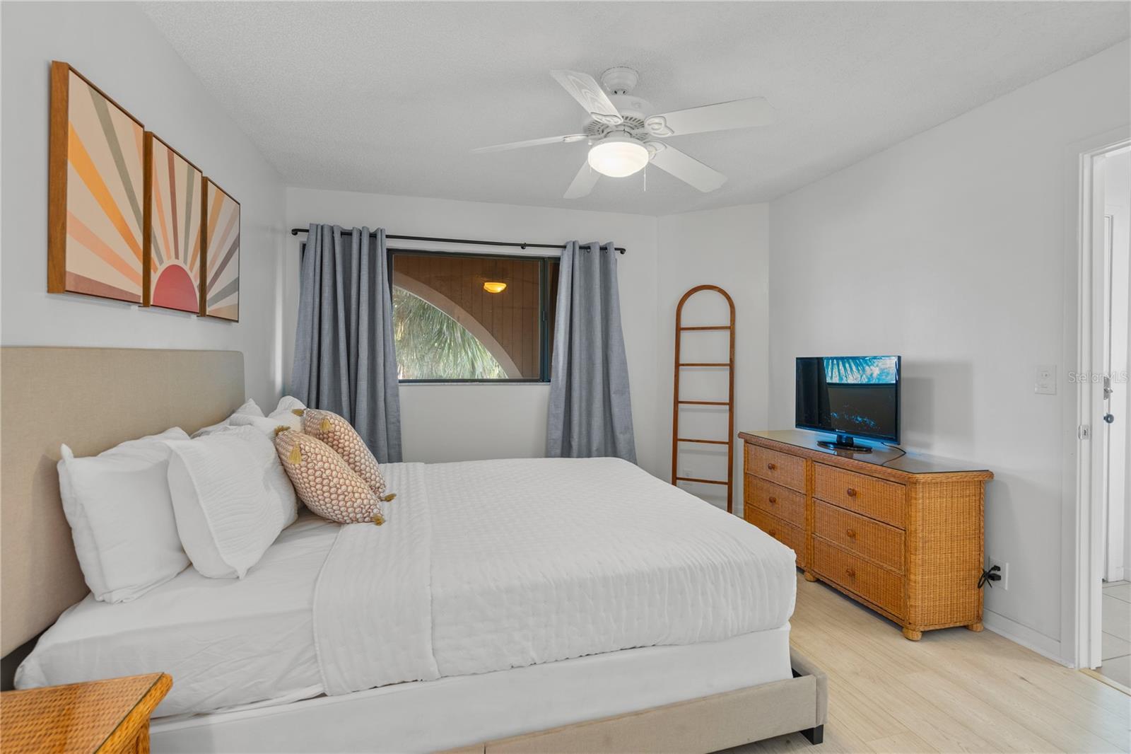 Image 23 of 63 For 190 Ocean Hibiscus Drive 201