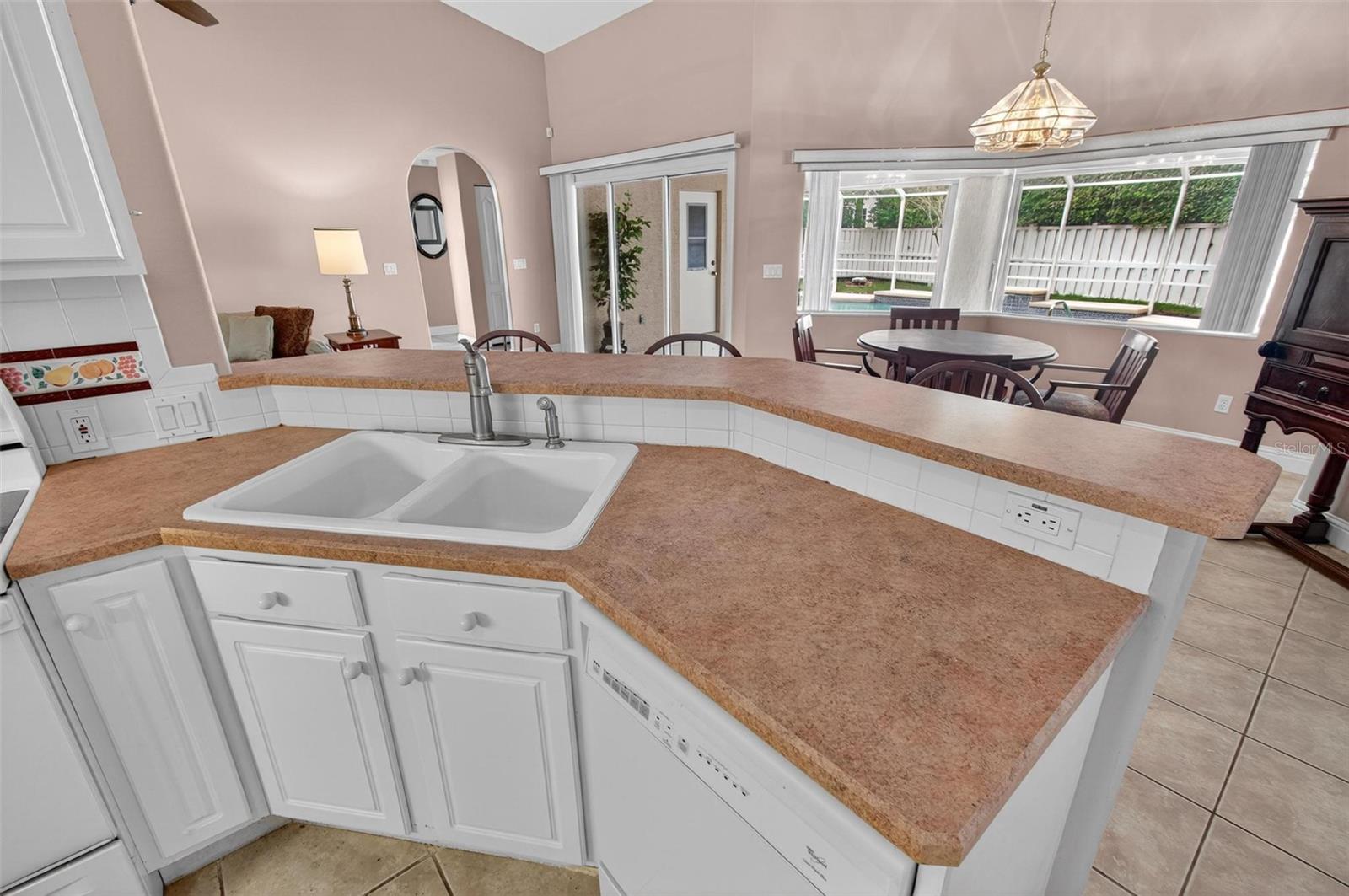 Image 14 of 40 For 13 Wentworth Lane