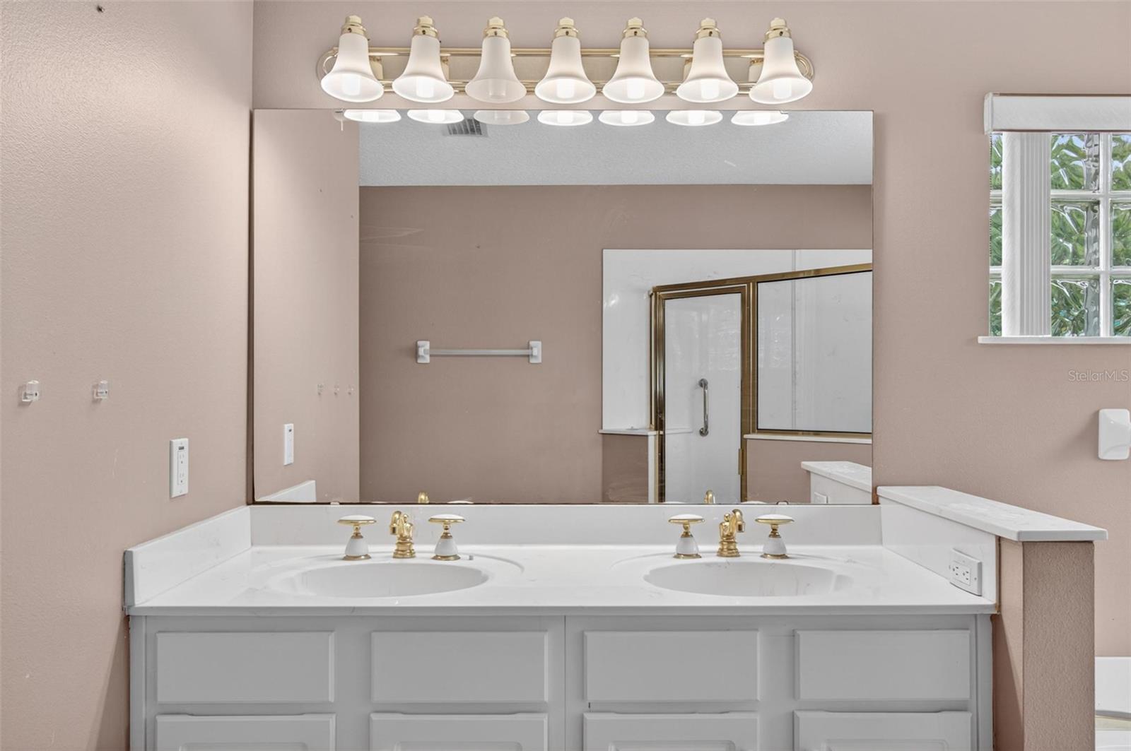 Image 23 of 40 For 13 Wentworth Lane