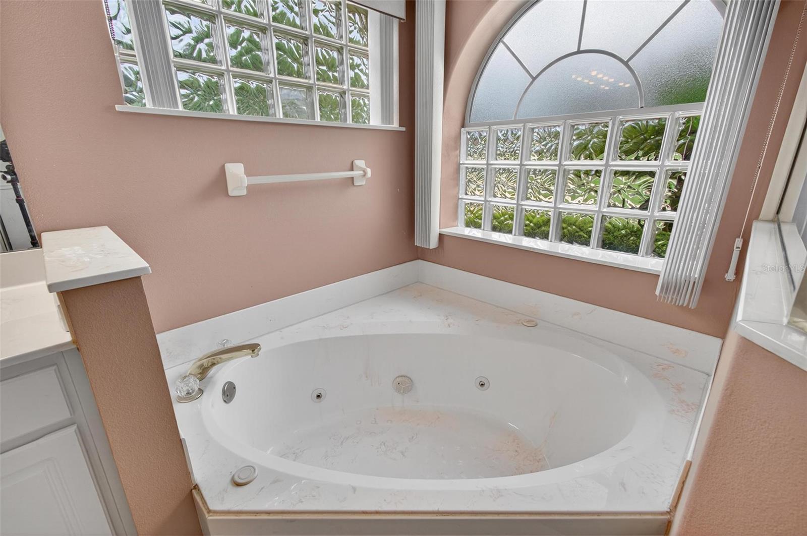 Image 24 of 40 For 13 Wentworth Lane