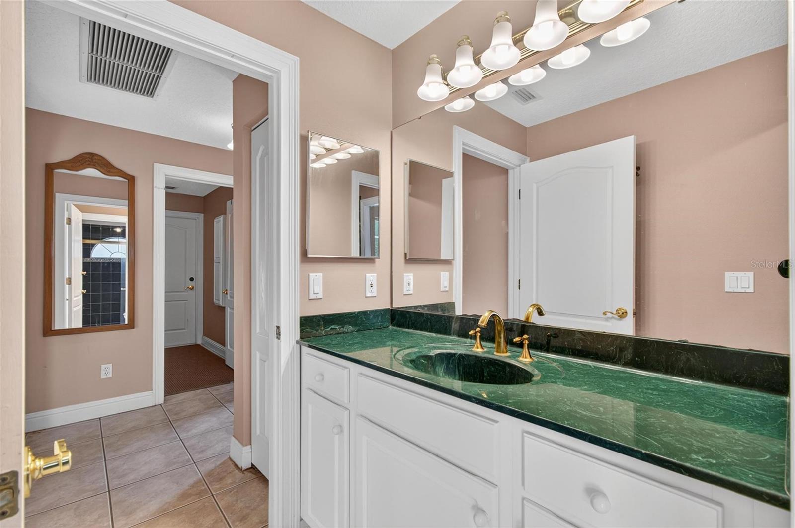 Image 27 of 40 For 13 Wentworth Lane