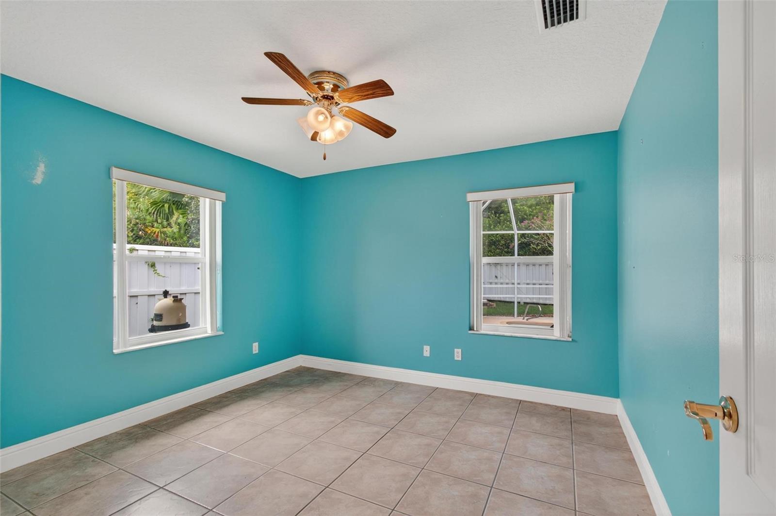 Image 33 of 40 For 13 Wentworth Lane