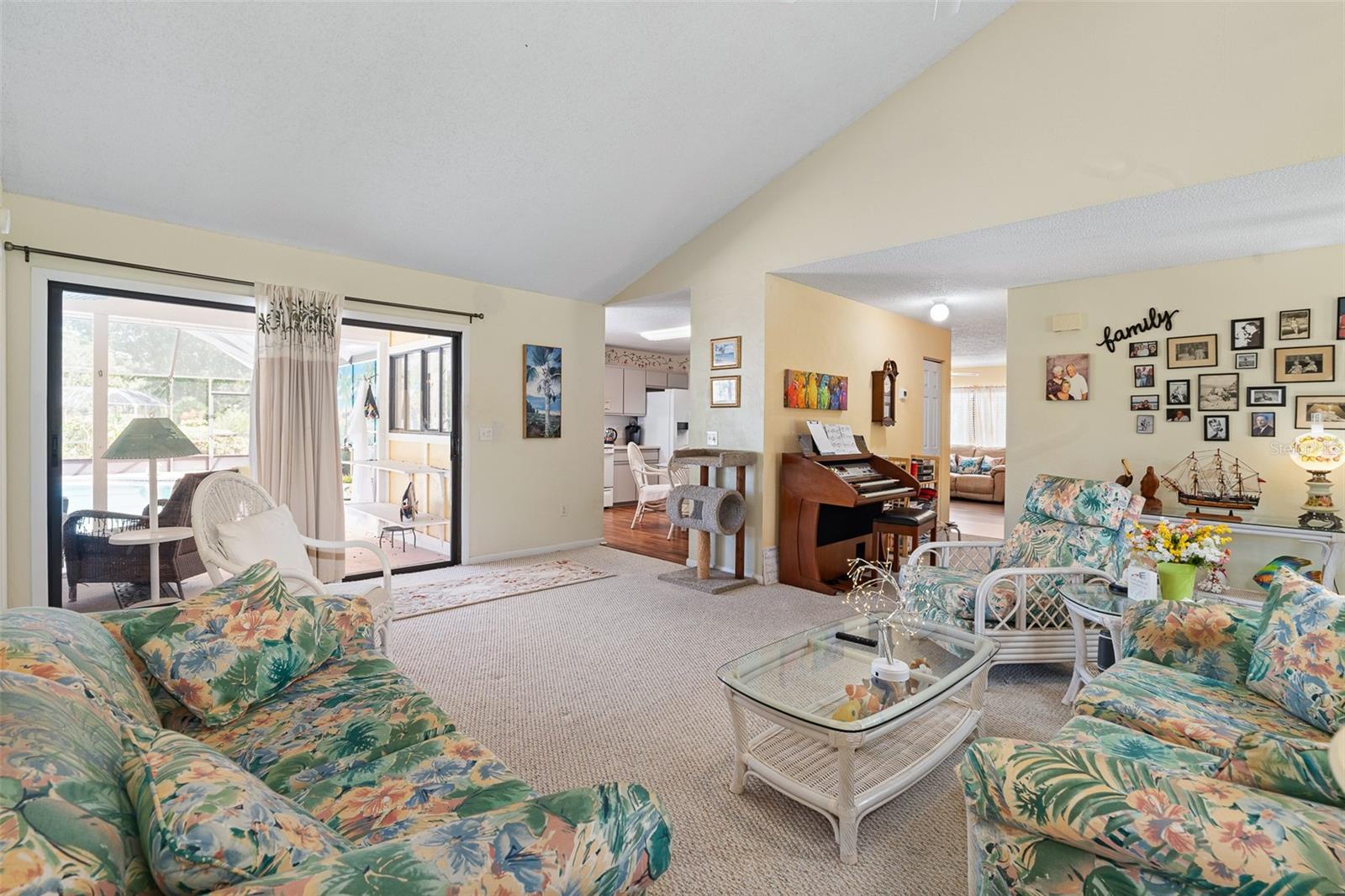 Image 11 of 63 For 184 Westhampton Drive
