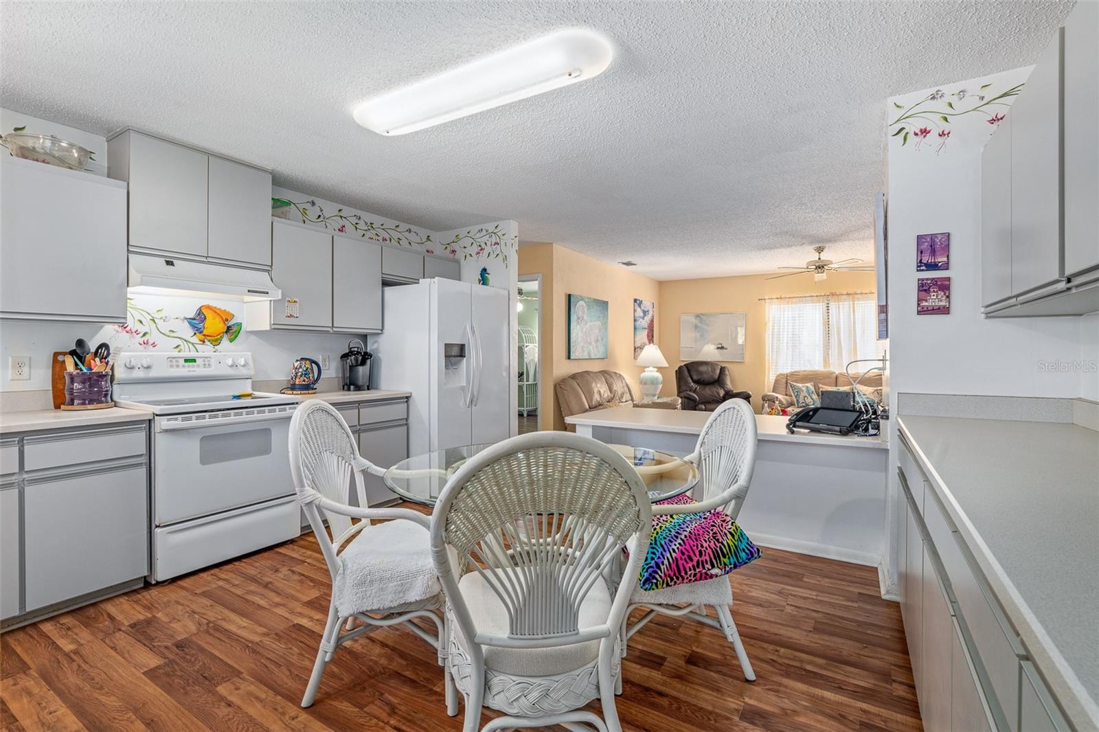 Image 12 of 63 For 184 Westhampton Drive
