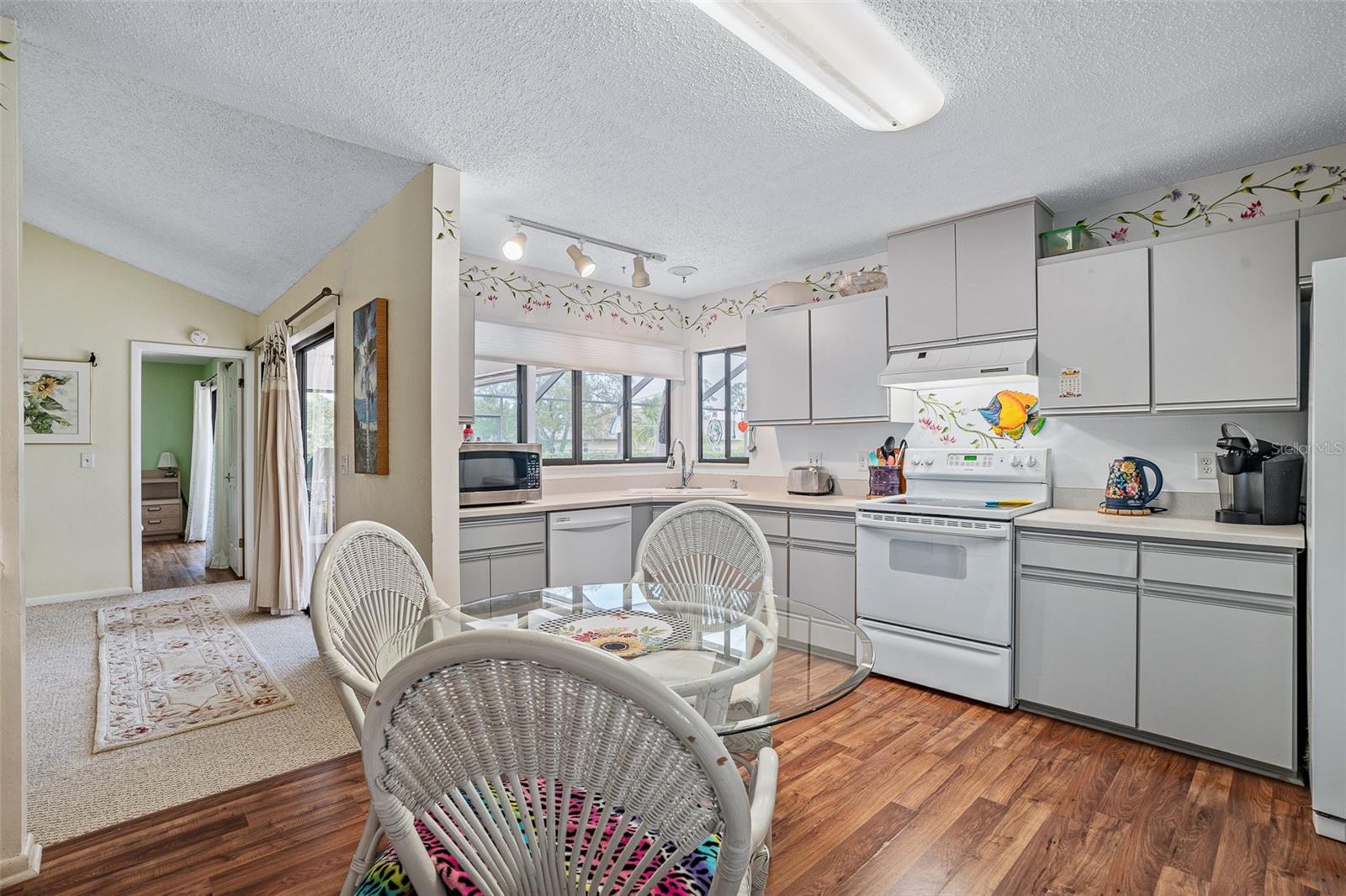 Image 15 of 63 For 184 Westhampton Drive
