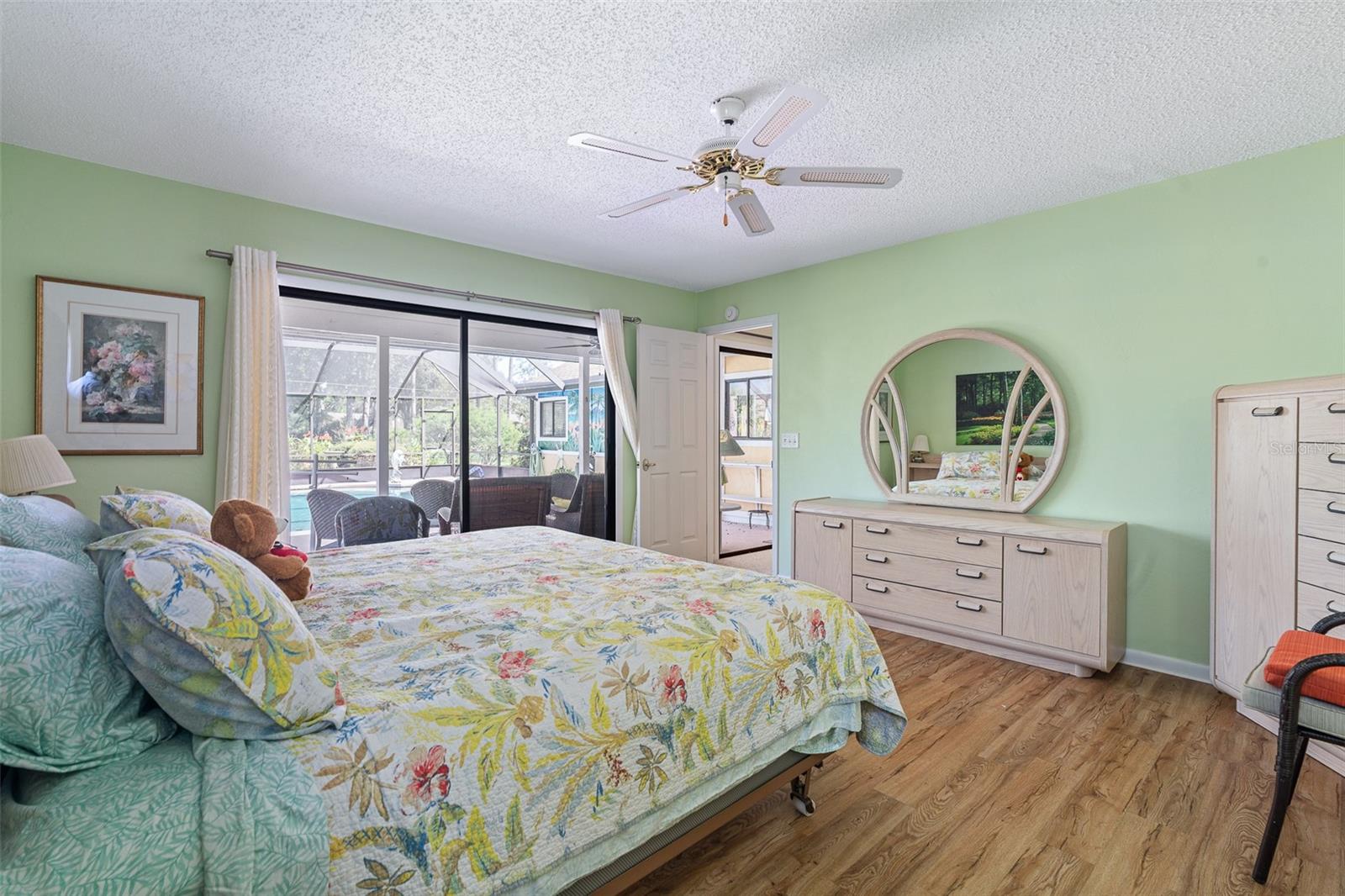 Image 22 of 63 For 184 Westhampton Drive