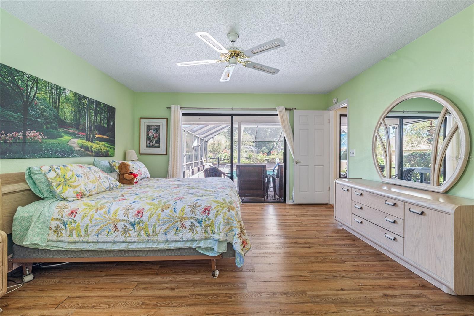 Image 23 of 63 For 184 Westhampton Drive