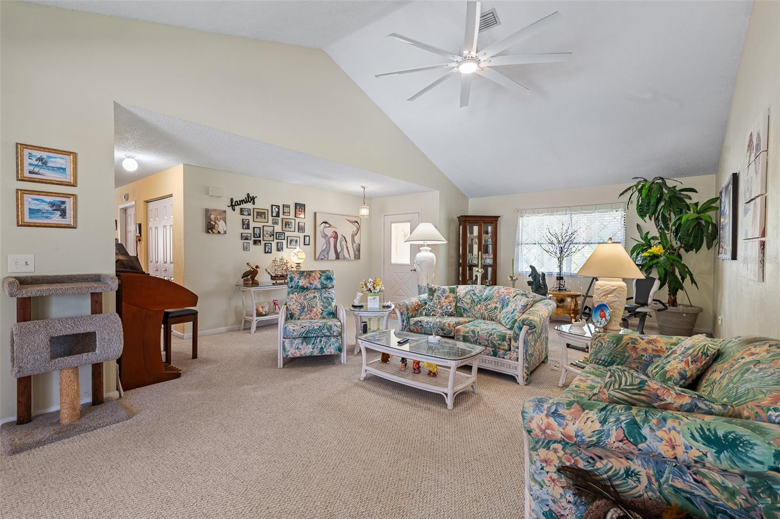 Image 9 of 63 For 184 Westhampton Drive