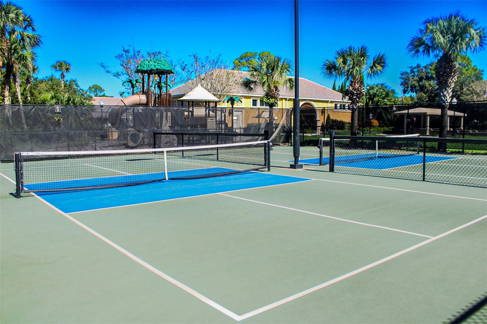 Image 33 of 52 For 26 Park Circle