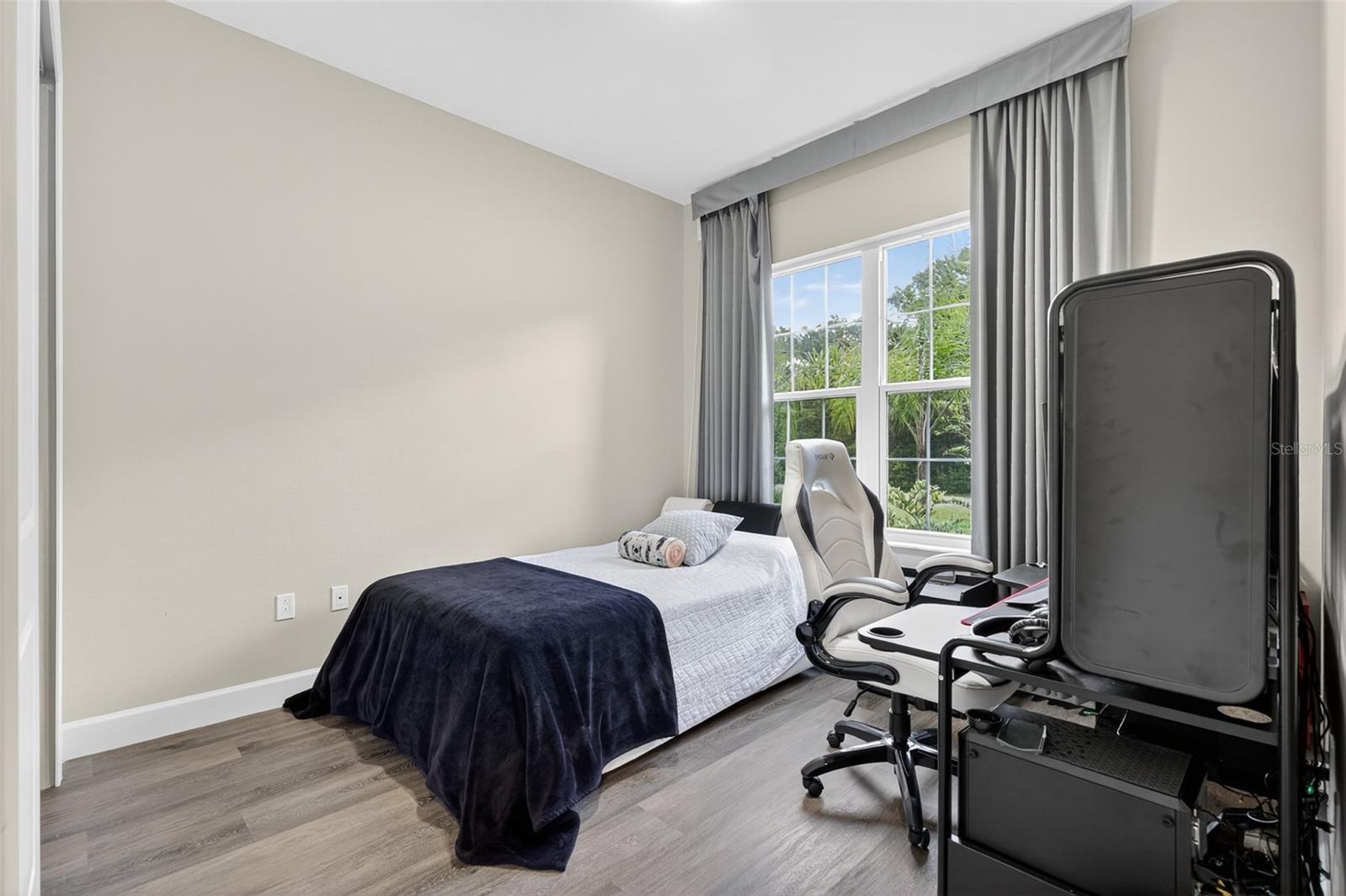 Image 32 of 41 For 46 Furness Place