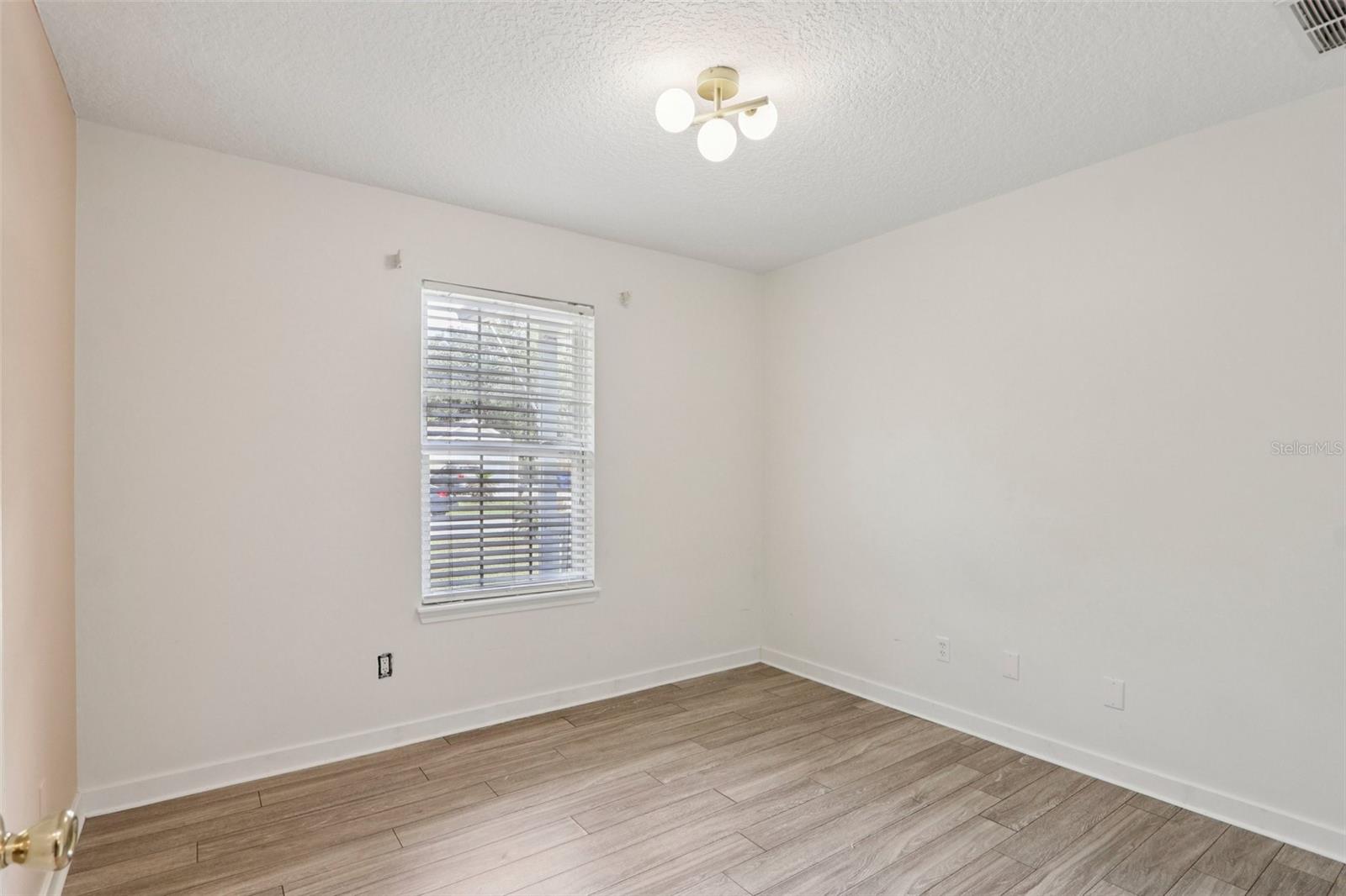 Image 16 of 28 For 361 Crescent Boulevard