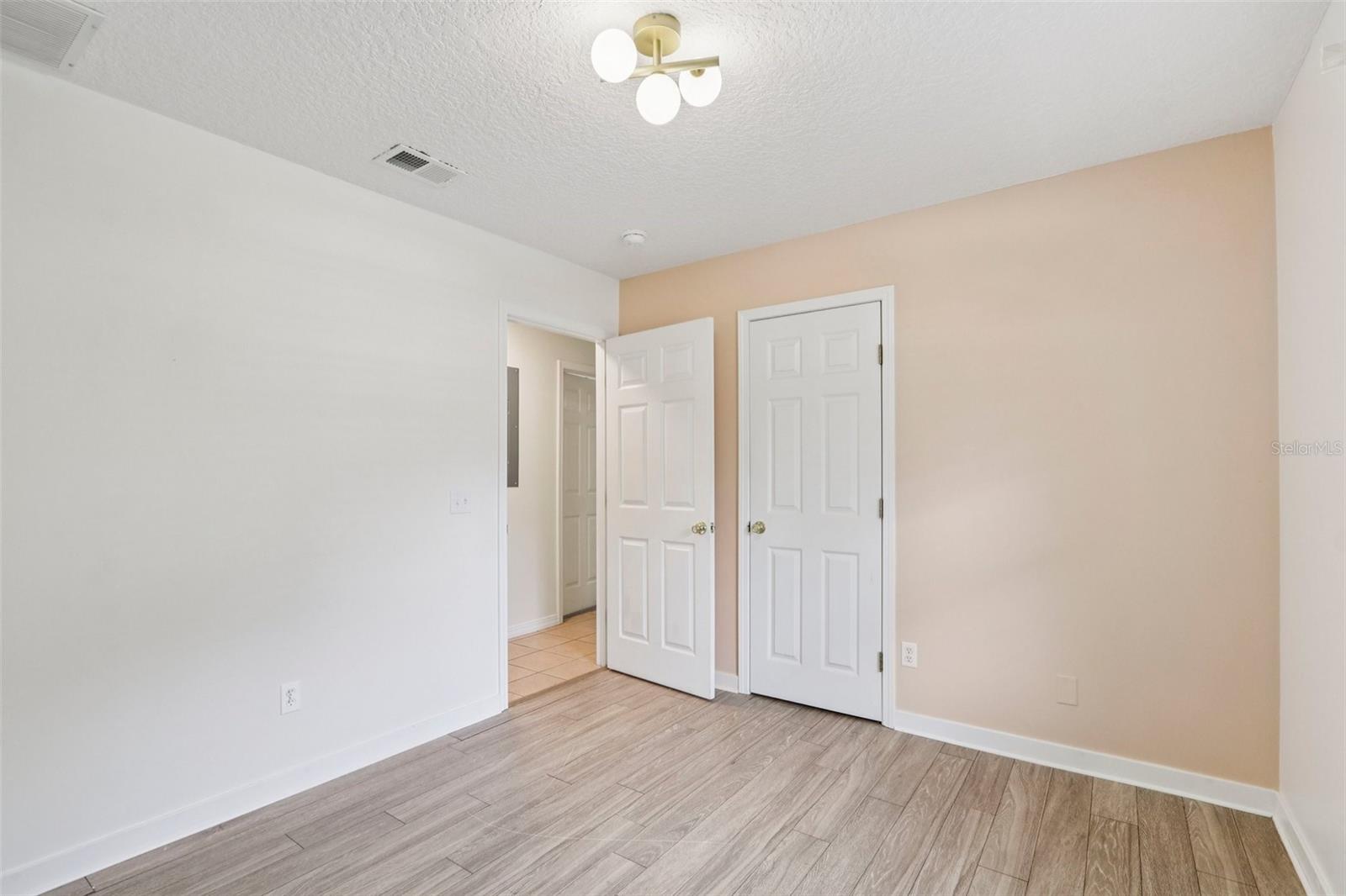 Image 17 of 28 For 361 Crescent Boulevard