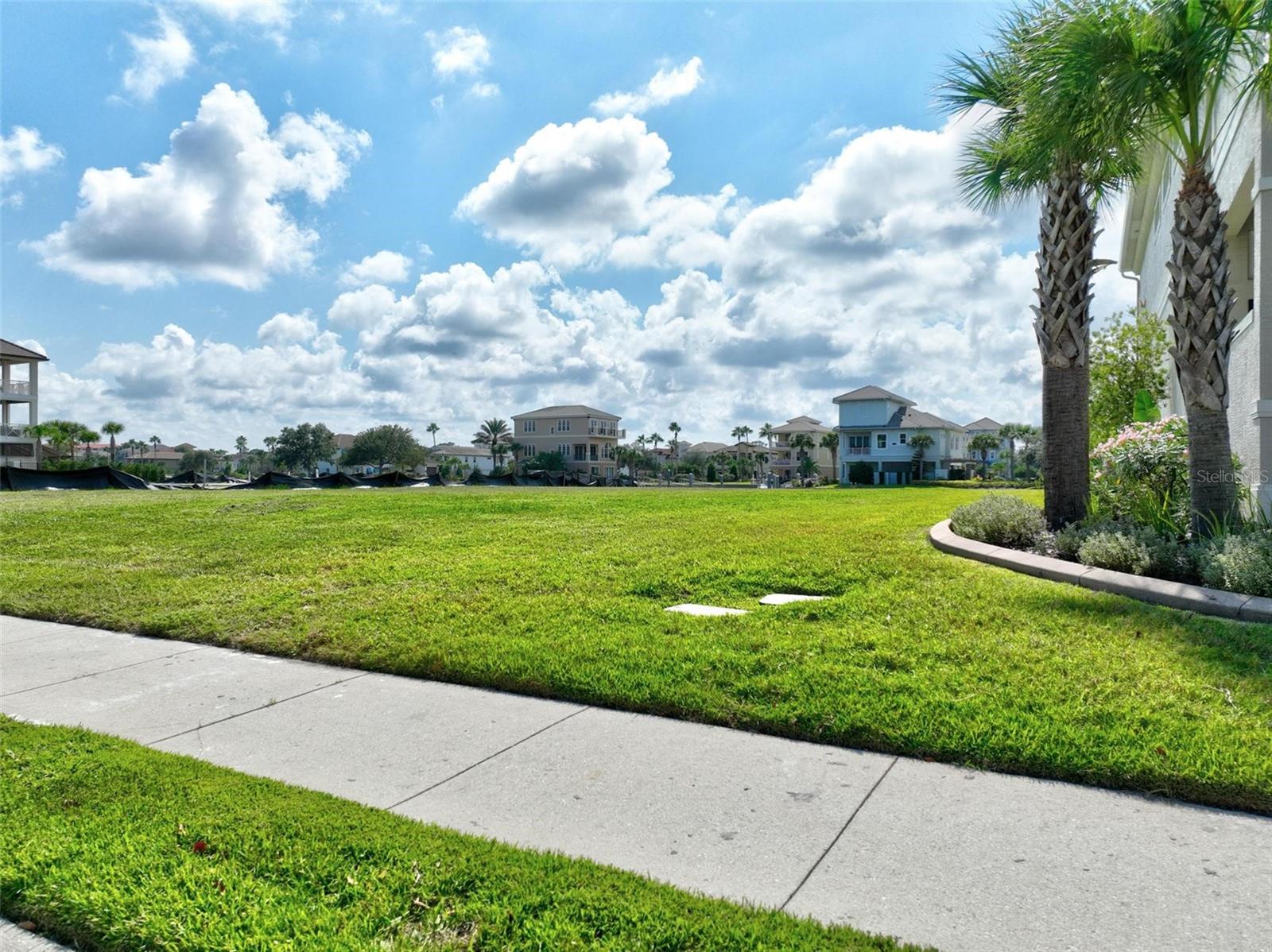 Image 3 of 16 For 310 Harbor Village Point N