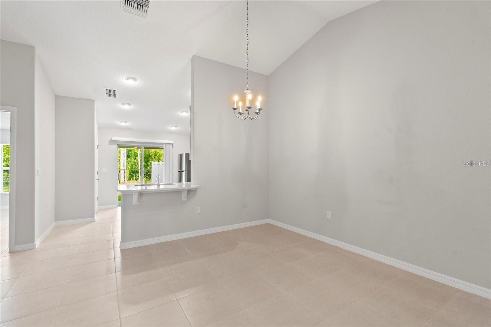 Image 11 of 14 For 31 Secretary Trail A