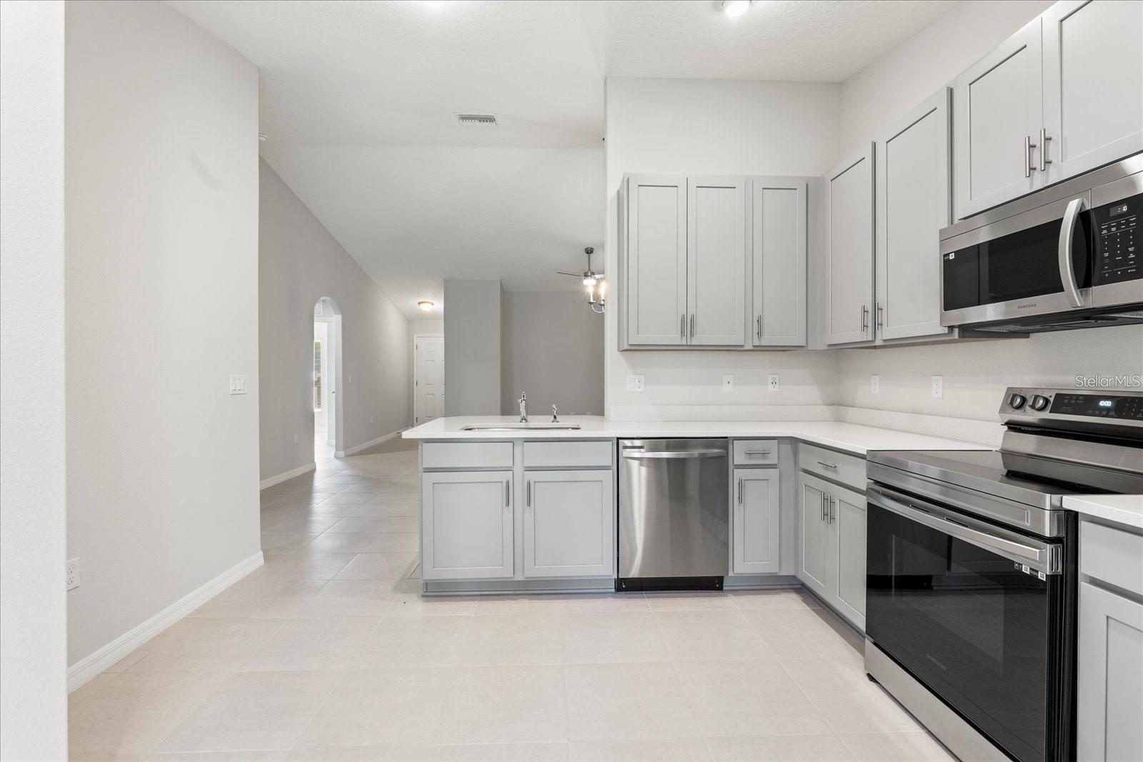 Image 2 of 14 For 31 Secretary Trail A