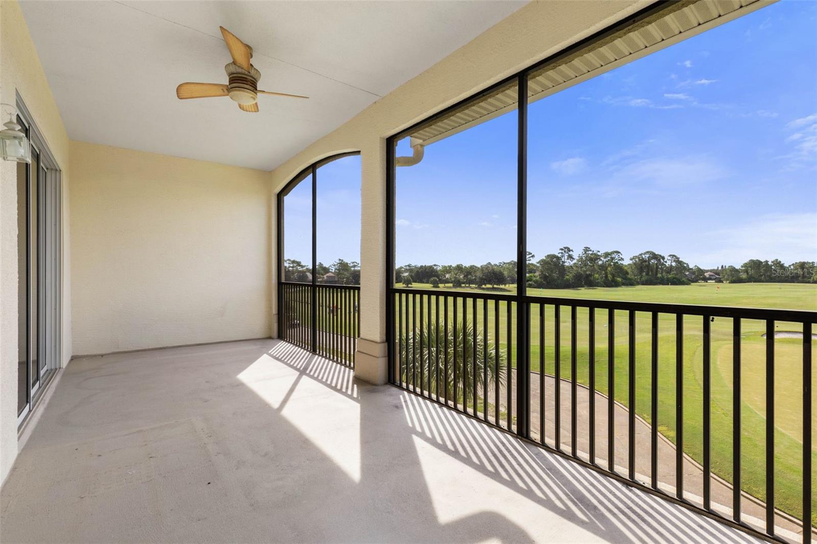 Image 19 of 71 For 200 Riverfront Drive B303
