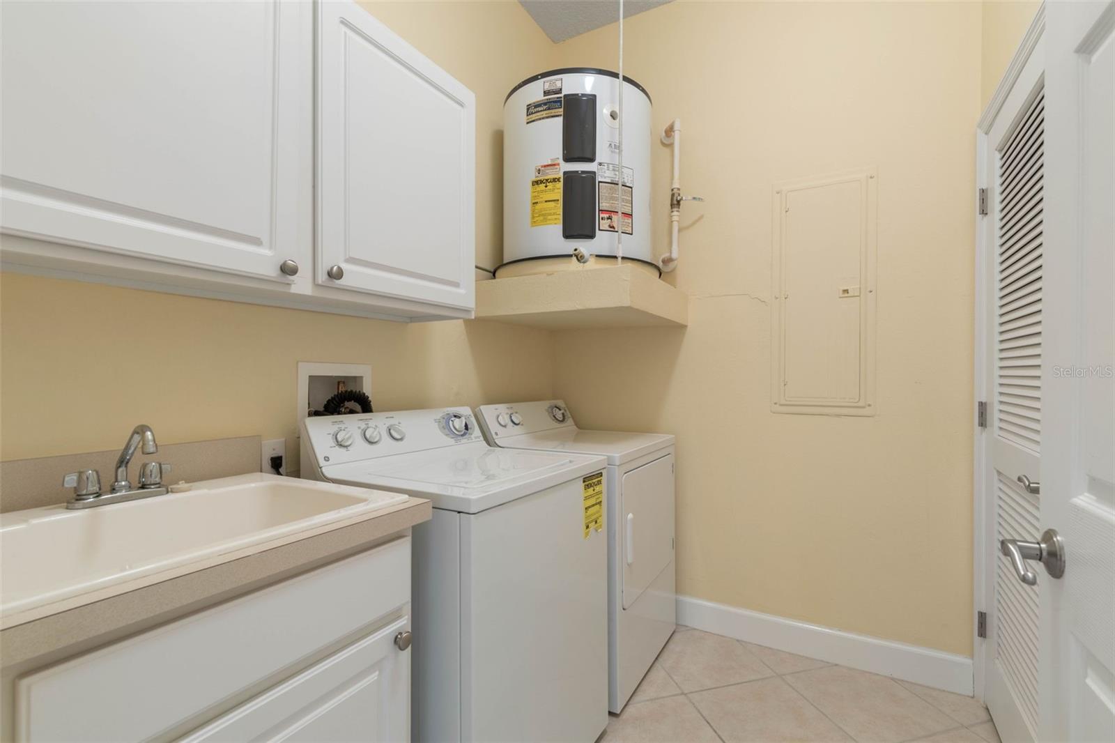 Image 38 of 71 For 200 Riverfront Drive B303