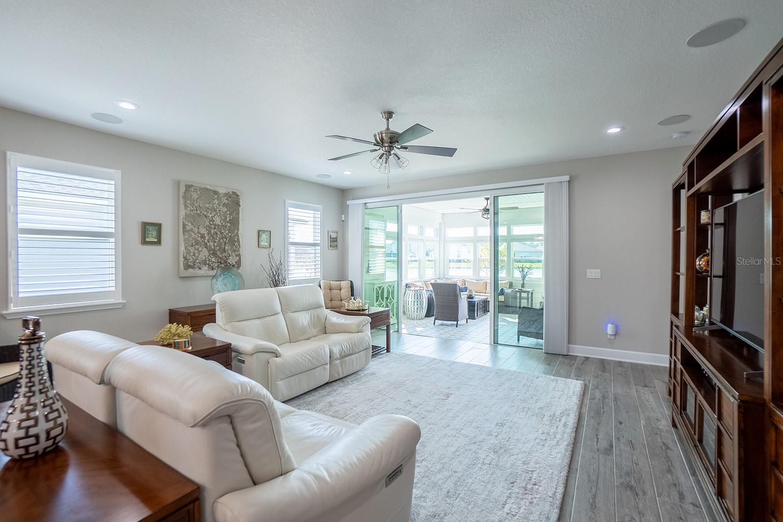 Image 14 of 42 For 9 Los Lagos Boulevard