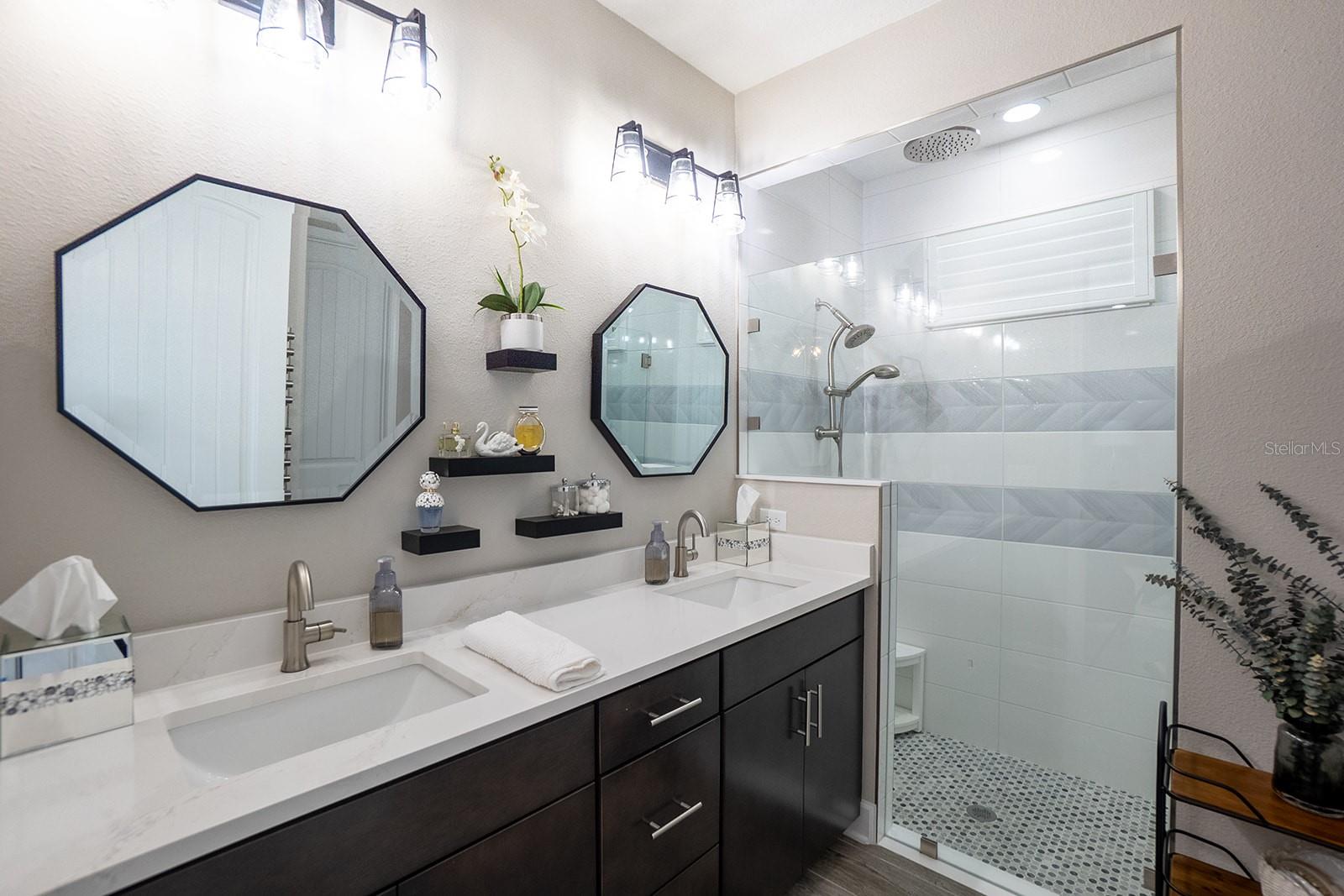 Image 17 of 42 For 9 Los Lagos Boulevard