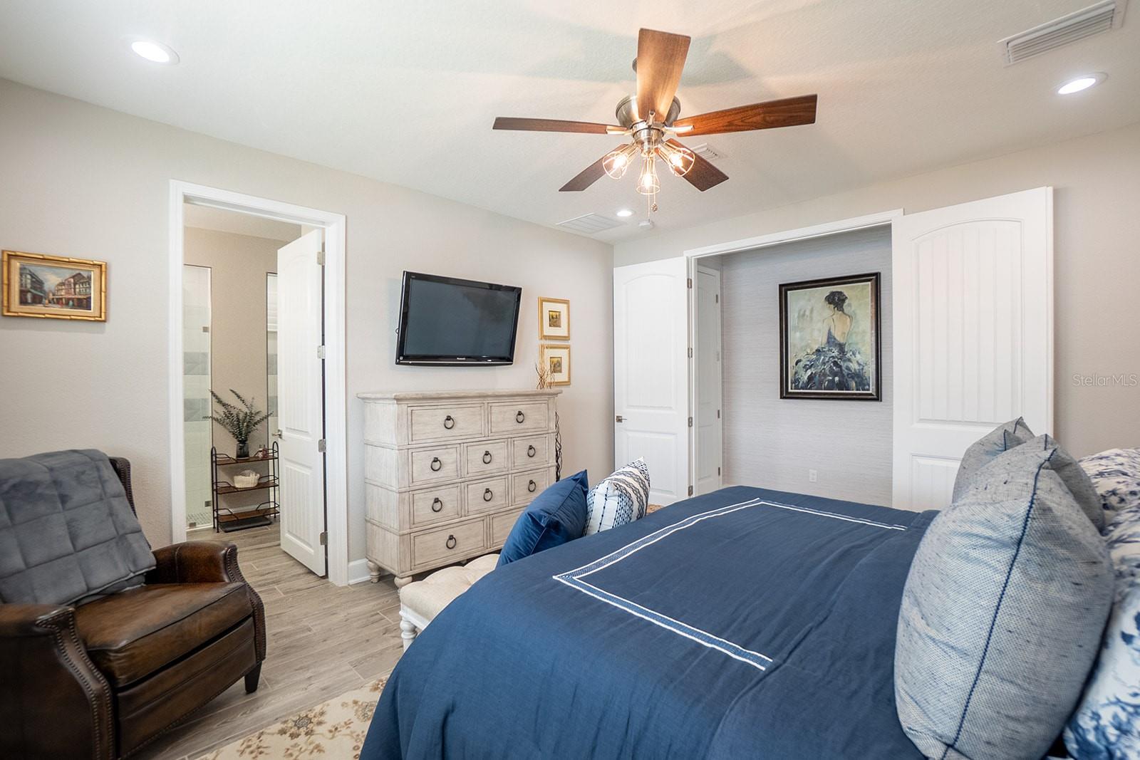 Image 19 of 42 For 9 Los Lagos Boulevard