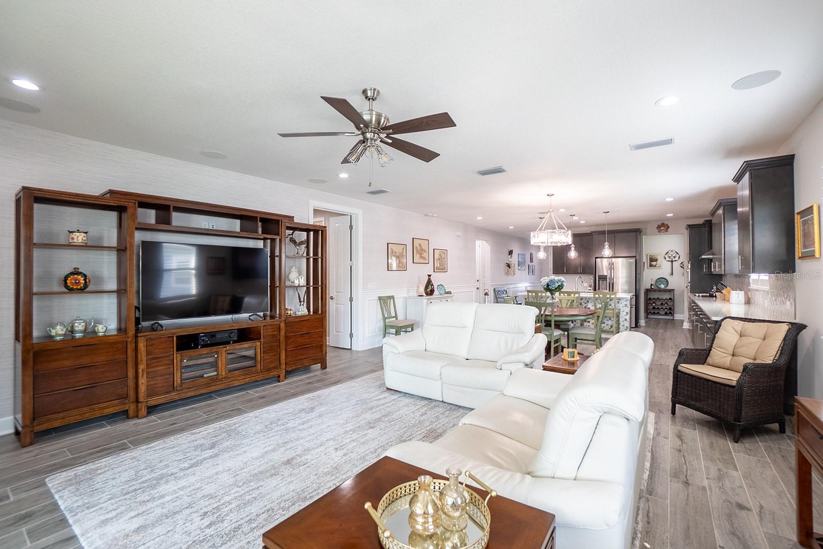 Image 27 of 42 For 9 Los Lagos Boulevard