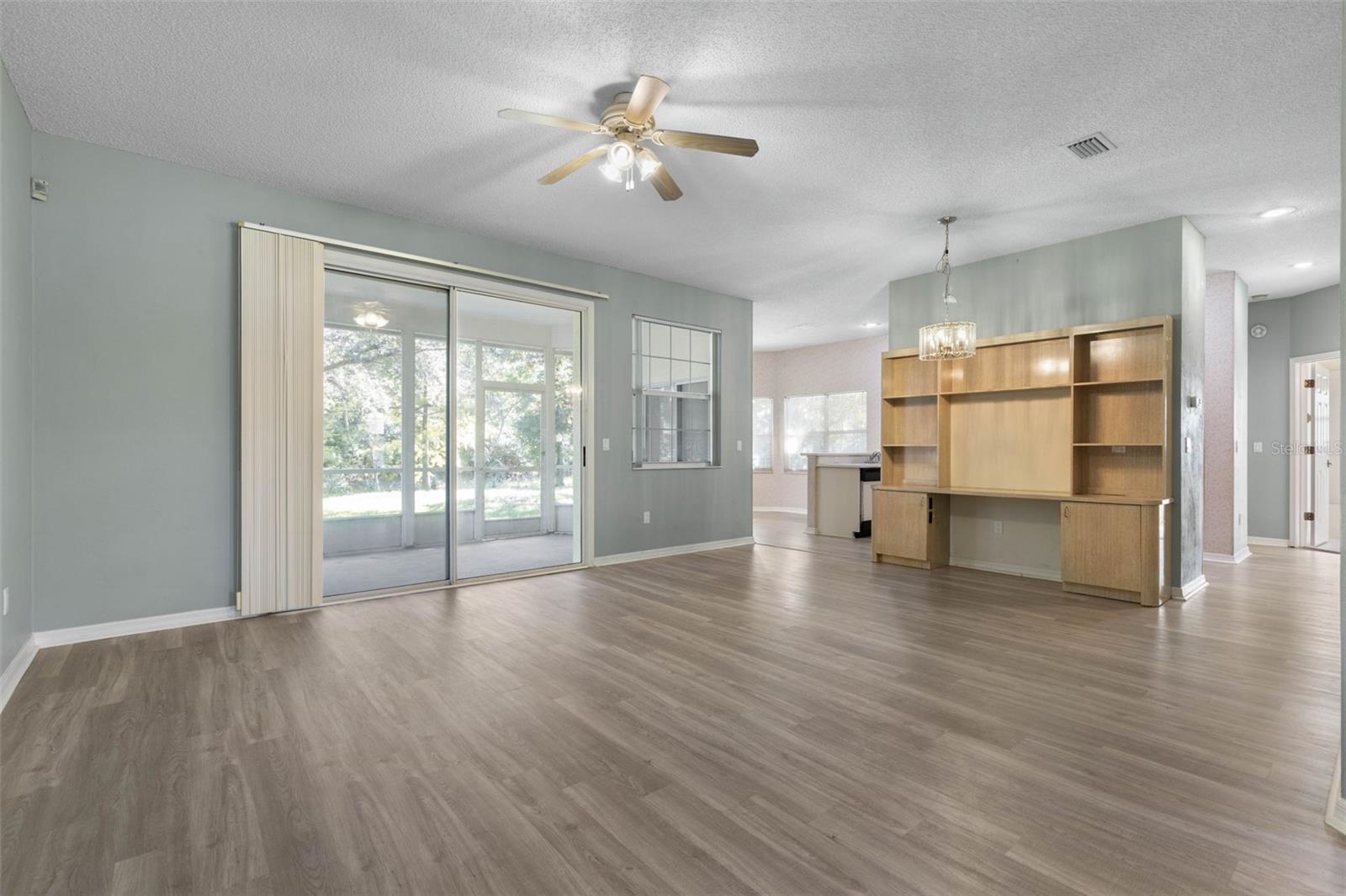 Image 11 of 51 For 8 Montauk Lane