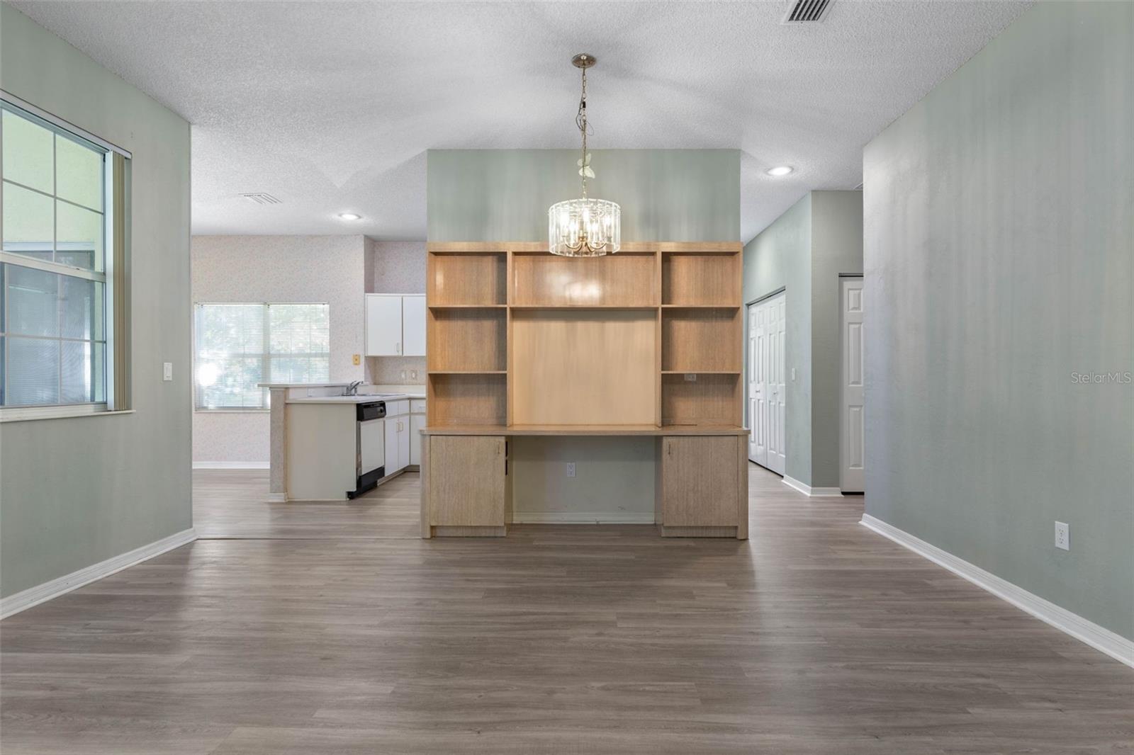 Image 12 of 51 For 8 Montauk Lane