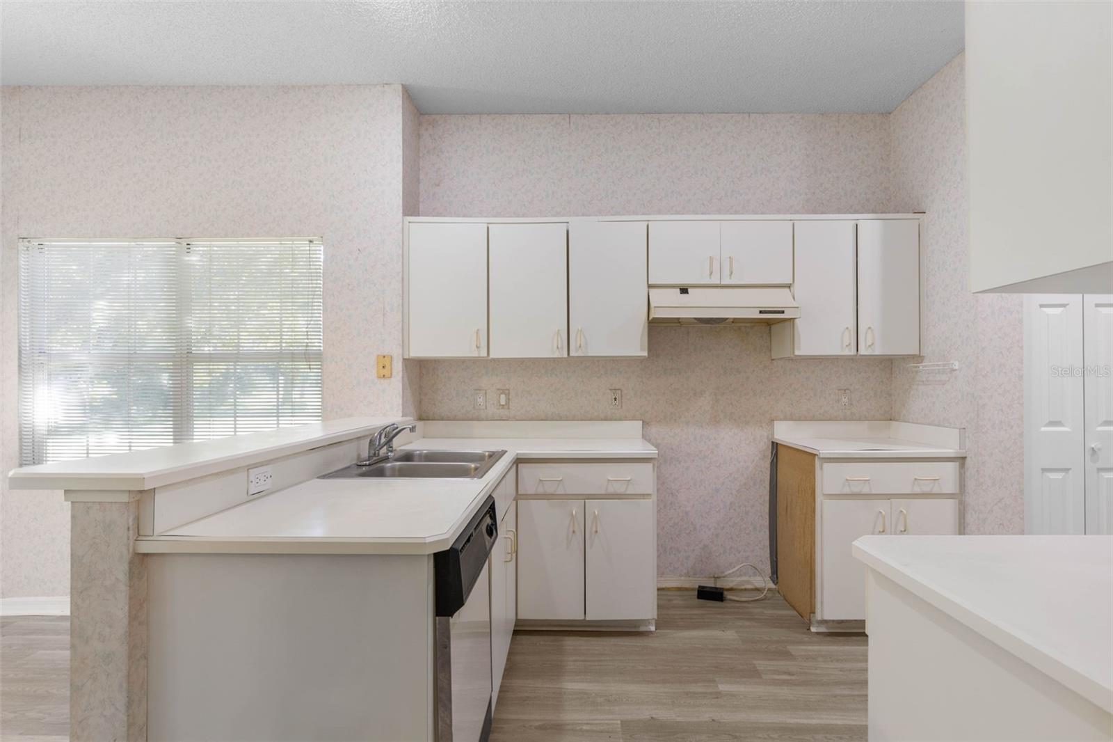 Image 13 of 51 For 8 Montauk Lane