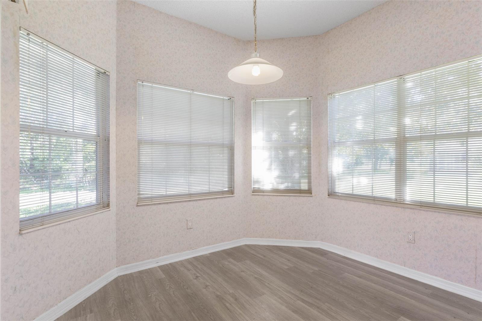 Image 14 of 51 For 8 Montauk Lane