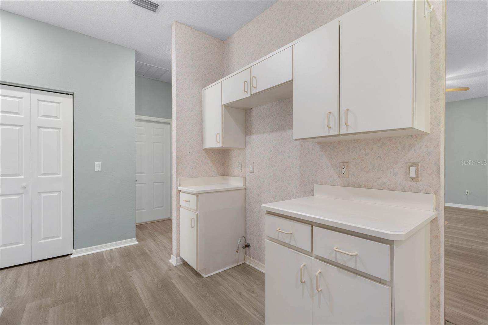 Image 18 of 51 For 8 Montauk Lane