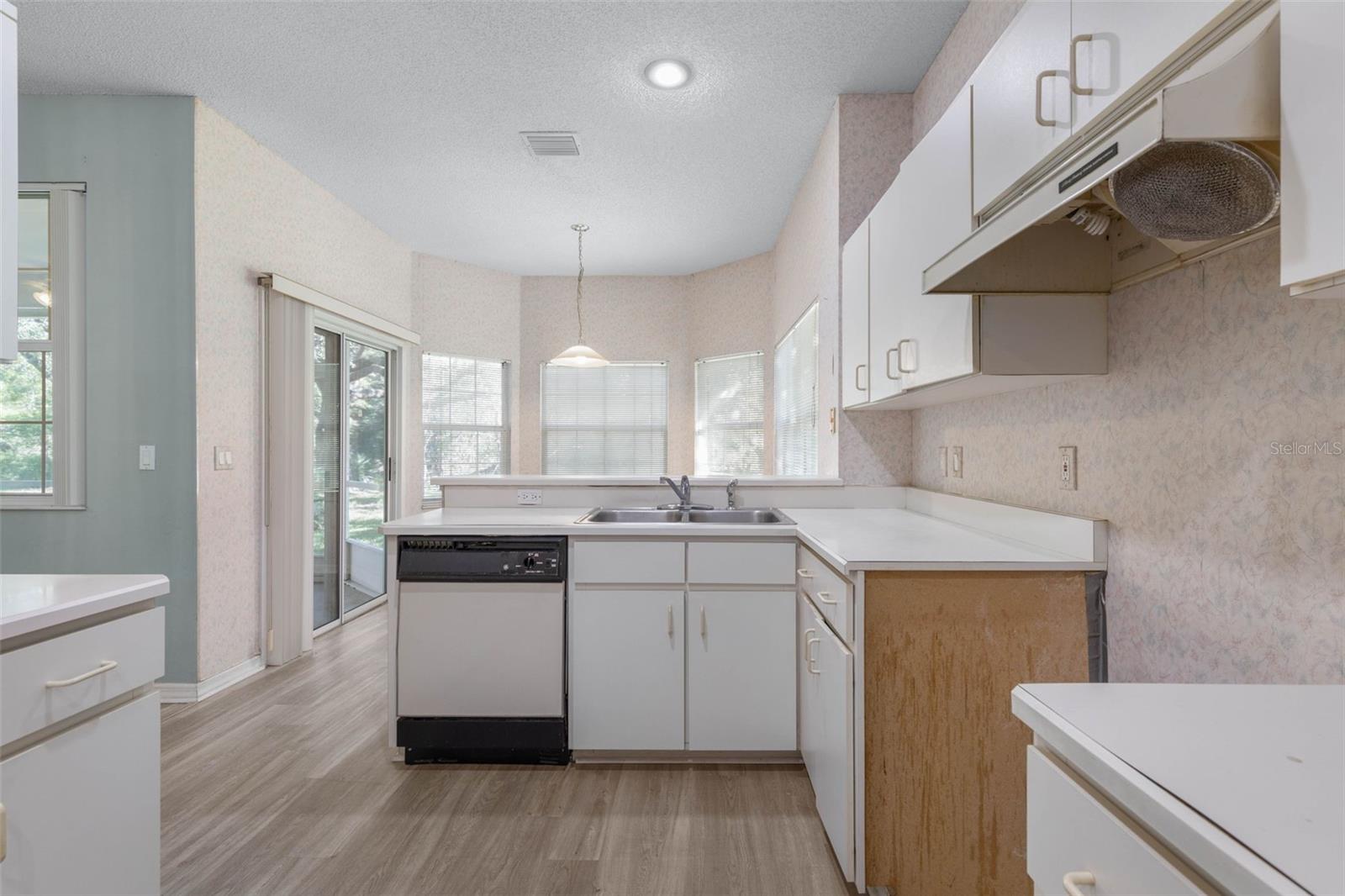 Image 19 of 51 For 8 Montauk Lane