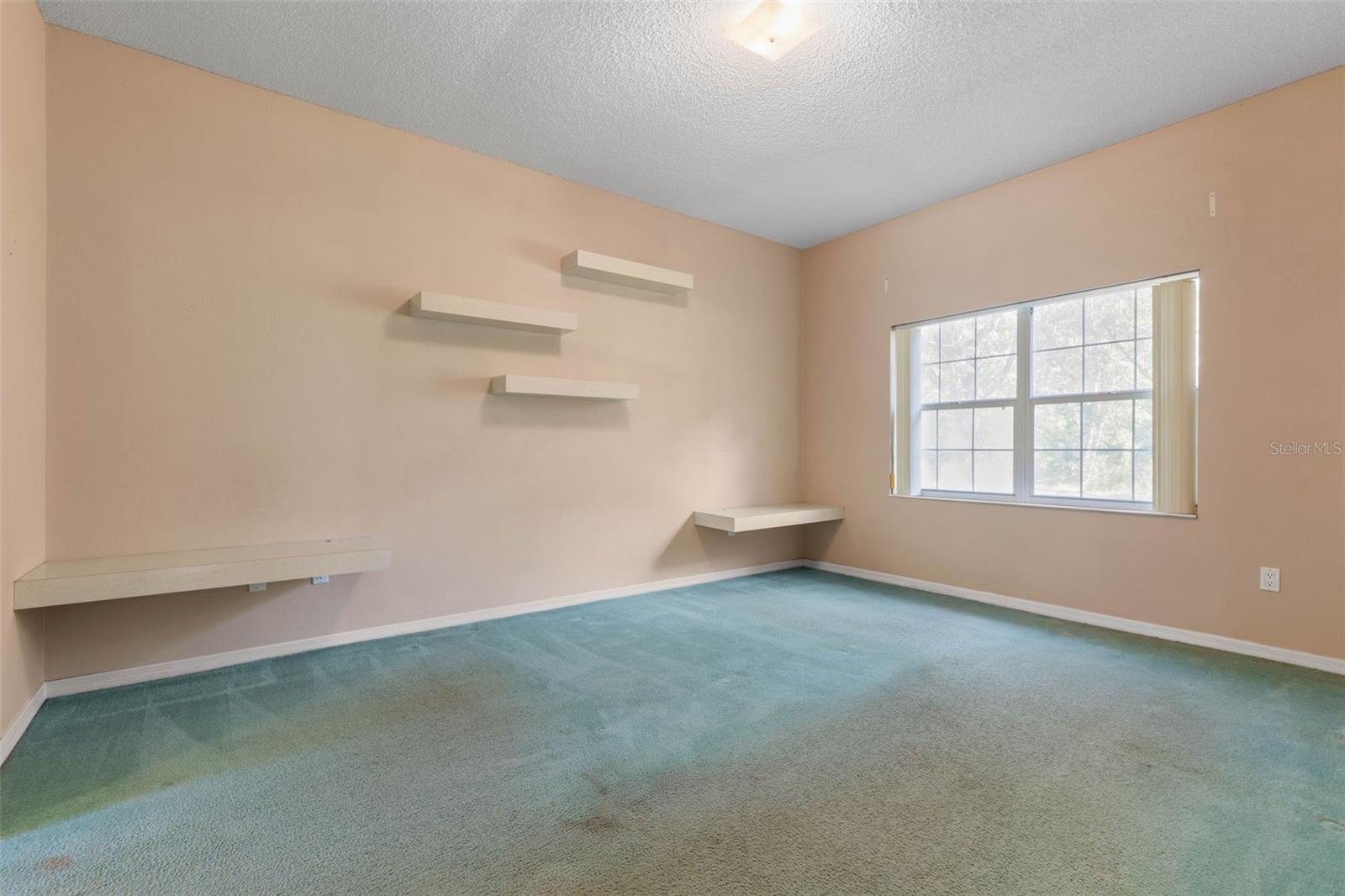 Image 21 of 51 For 8 Montauk Lane