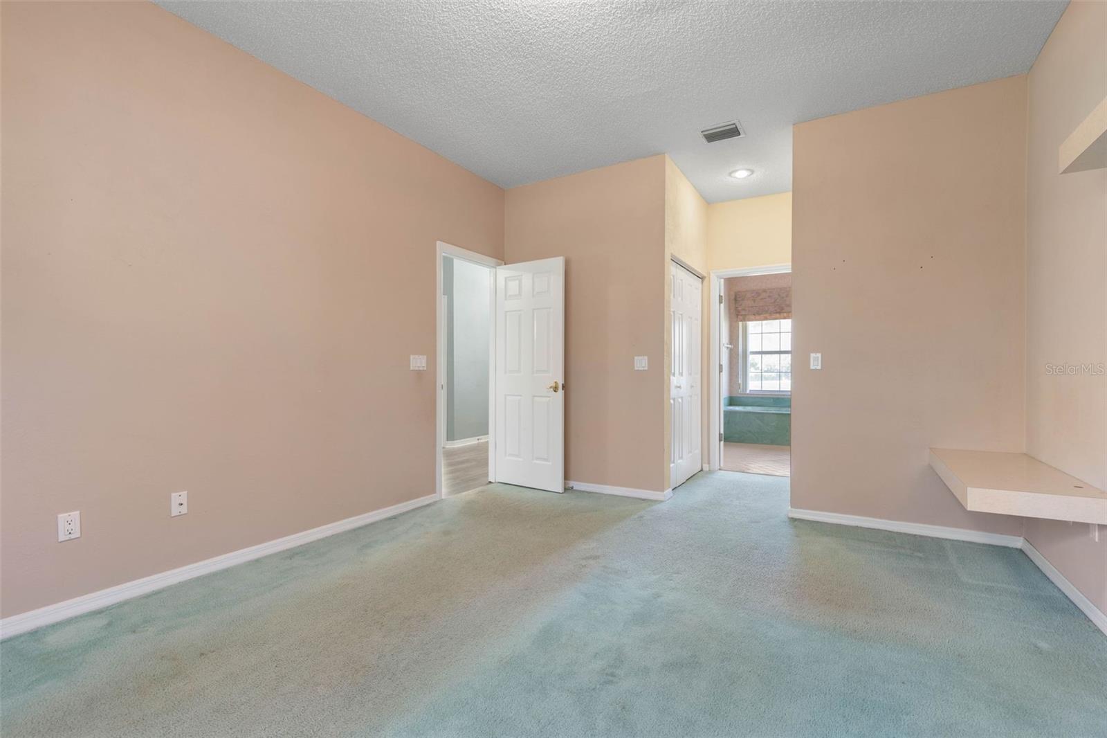 Image 23 of 51 For 8 Montauk Lane