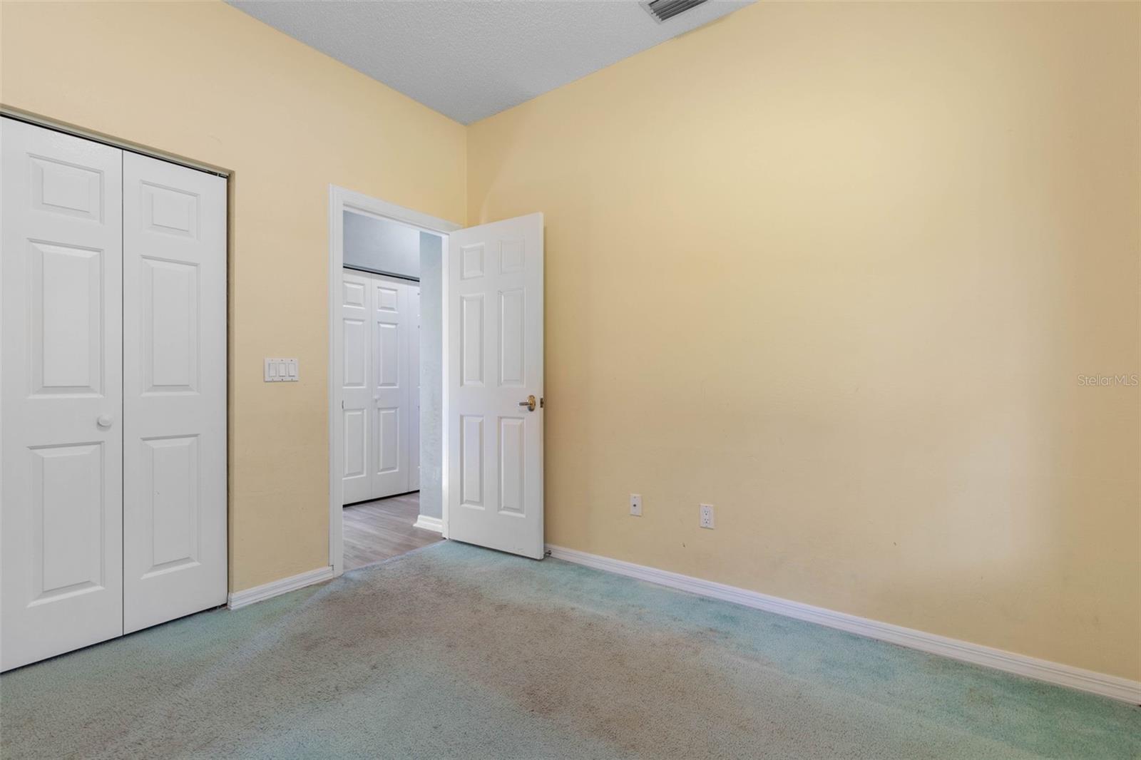 Image 32 of 51 For 8 Montauk Lane