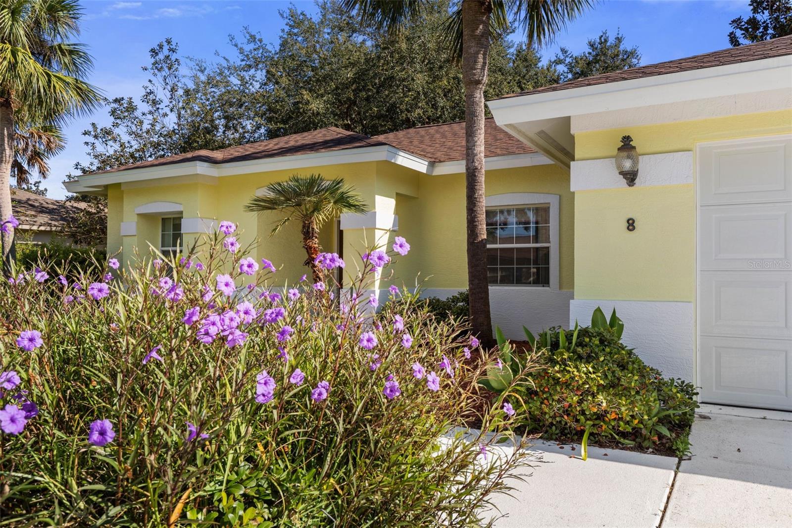 Image 5 of 51 For 8 Montauk Lane