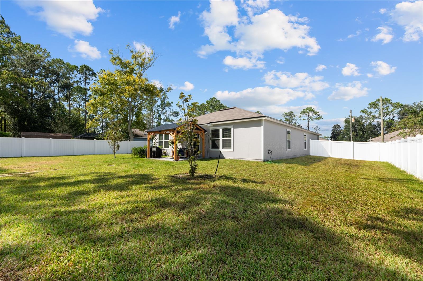 Image 5 of 46 For 98 Raemoor Drive