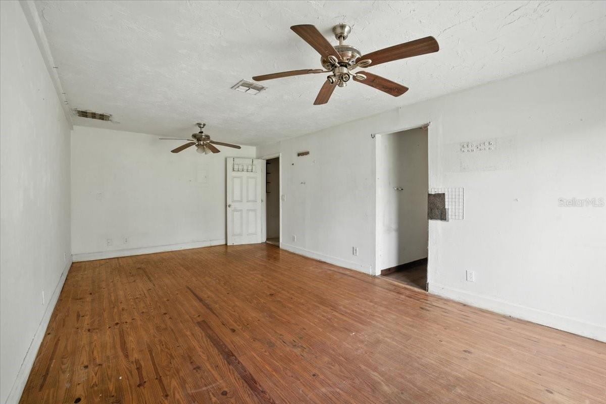 Image 15 of 35 For 1056 Peach Street