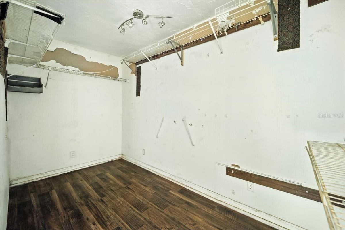 Image 16 of 35 For 1056 Peach Street