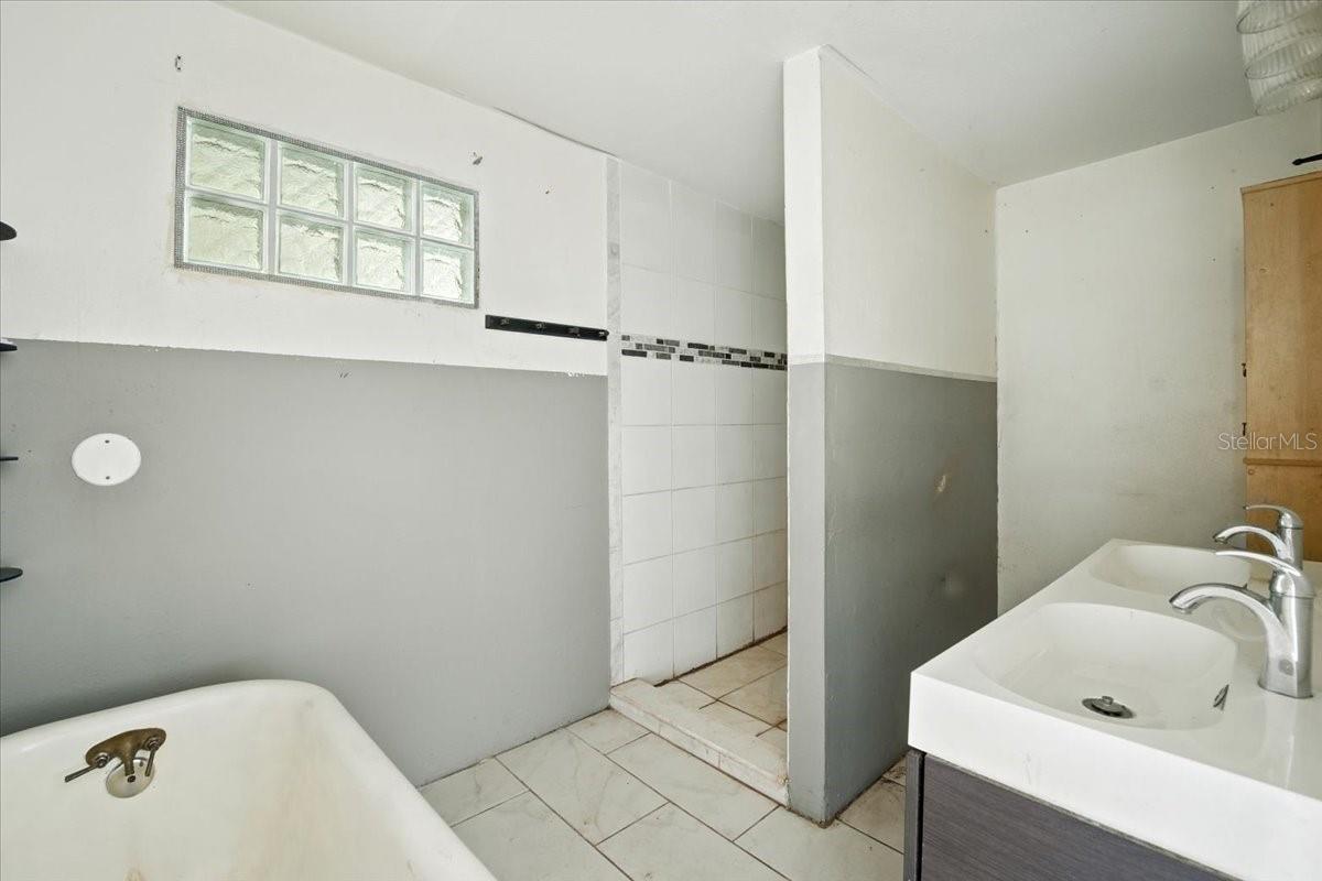 Image 17 of 35 For 1056 Peach Street