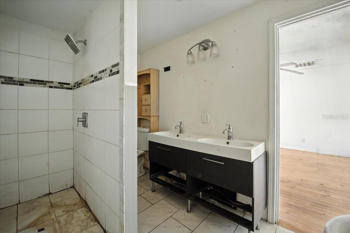 Image 18 of 35 For 1056 Peach Street