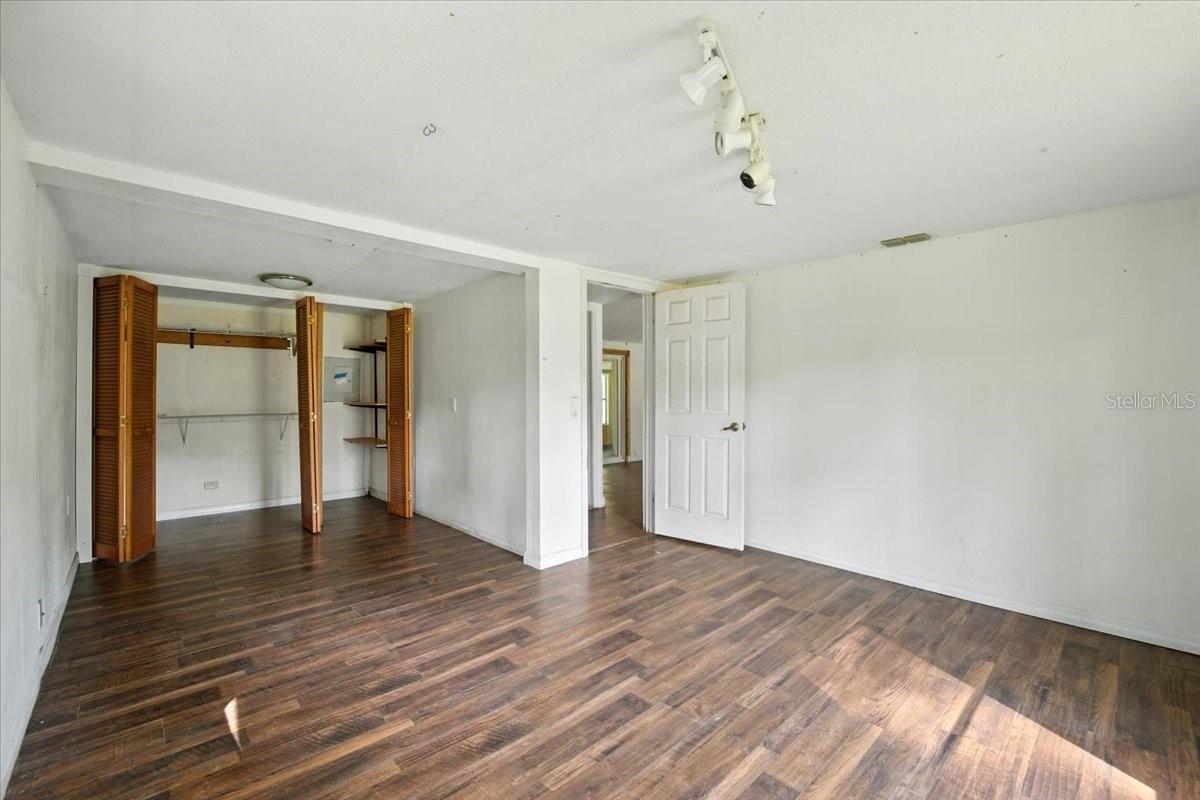 Image 19 of 35 For 1056 Peach Street