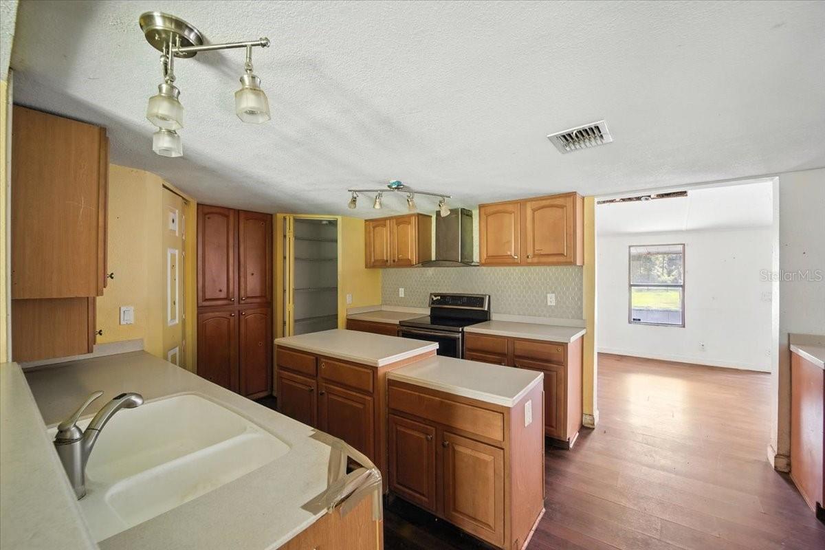 Image 21 of 35 For 1056 Peach Street