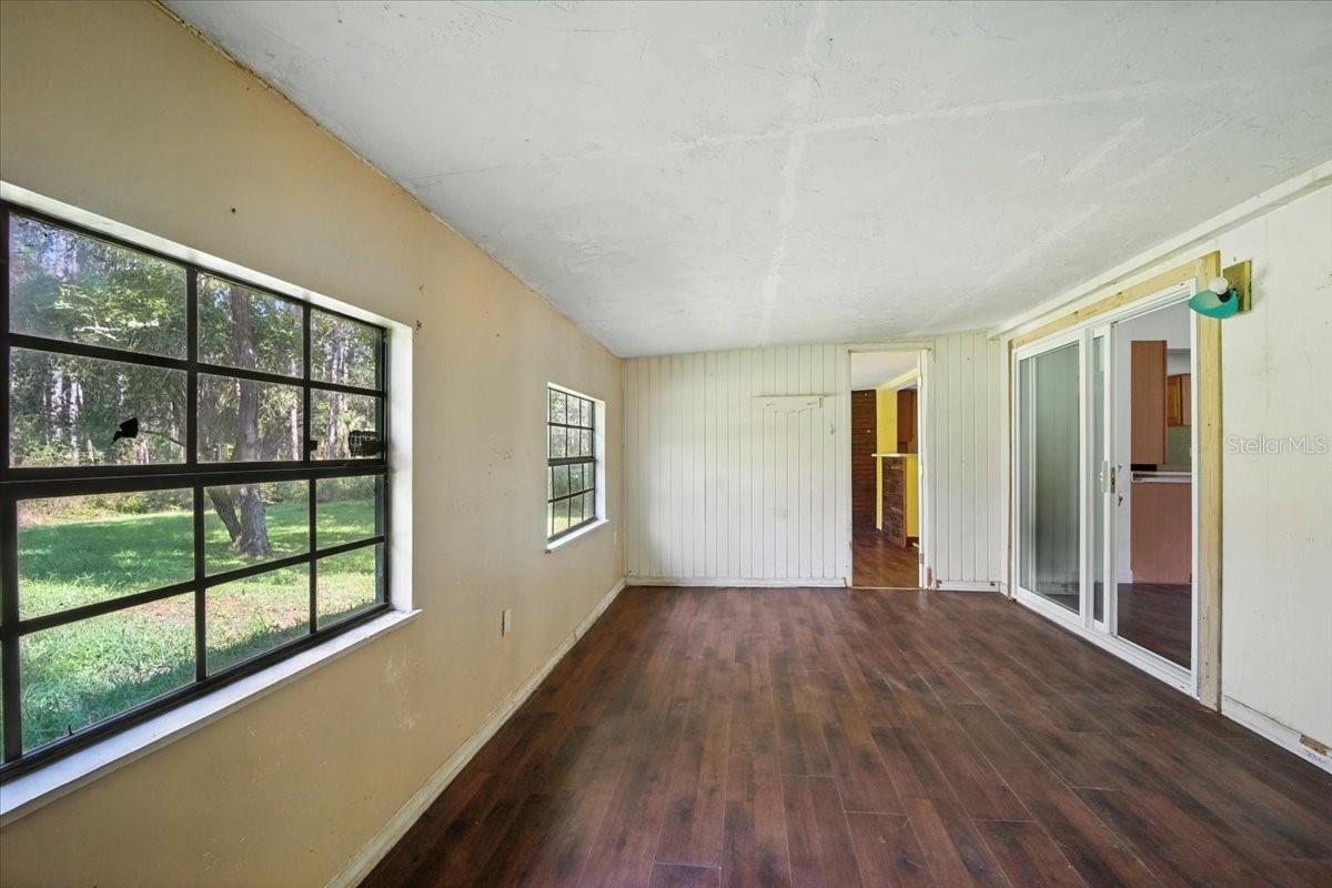 Image 22 of 35 For 1056 Peach Street