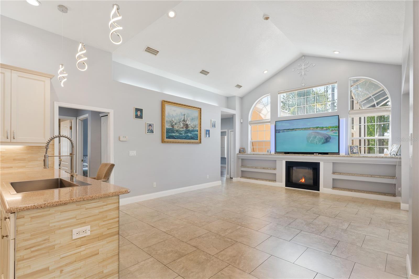 Image 14 of 53 For 82 Emerson Drive