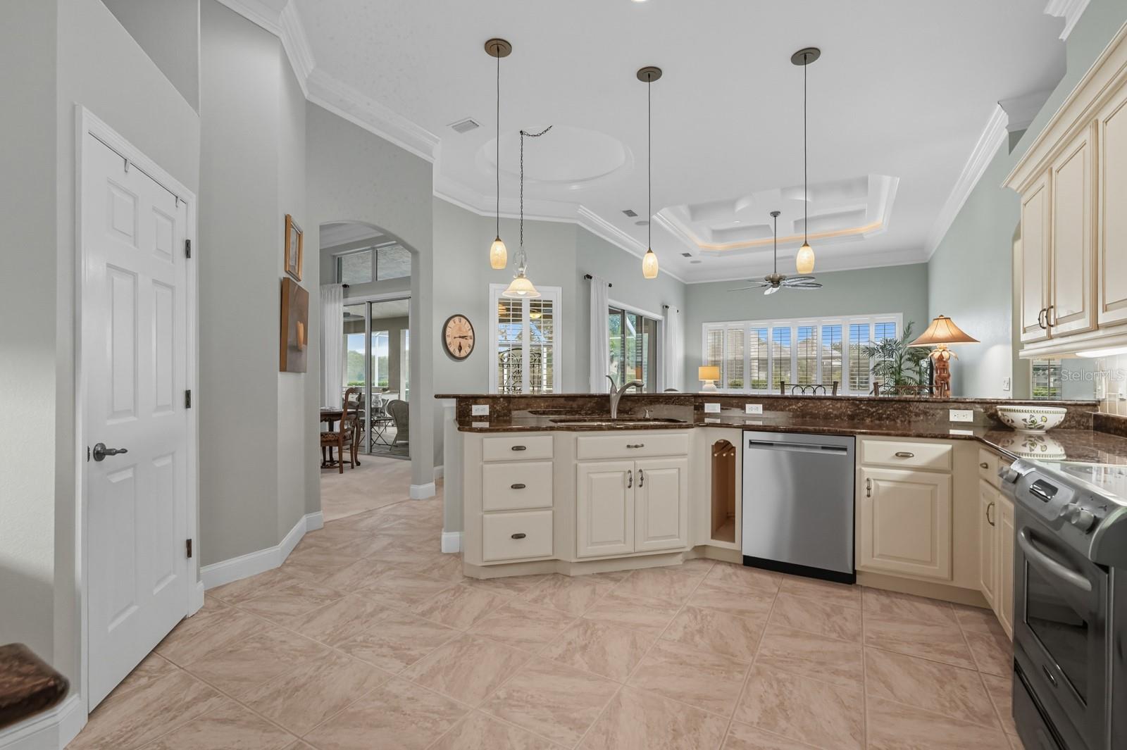 Image 17 of 61 For 43 Park Circle
