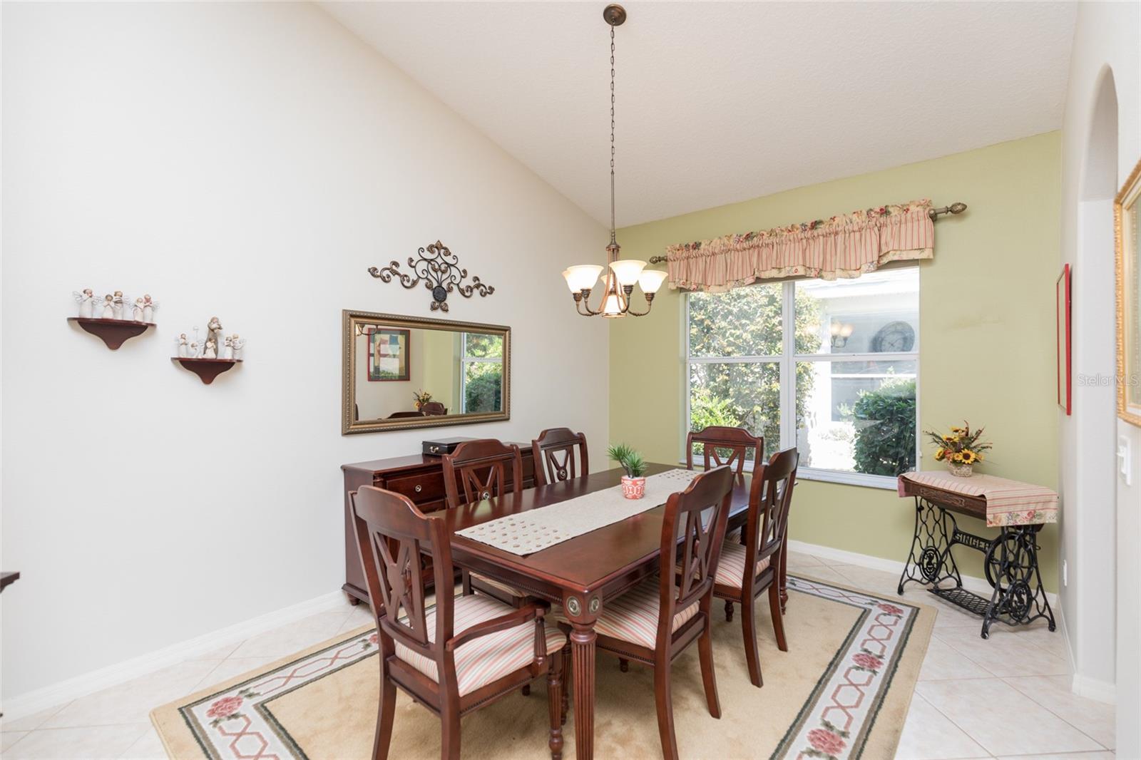 Image 13 of 40 For 22 Crosstie Court