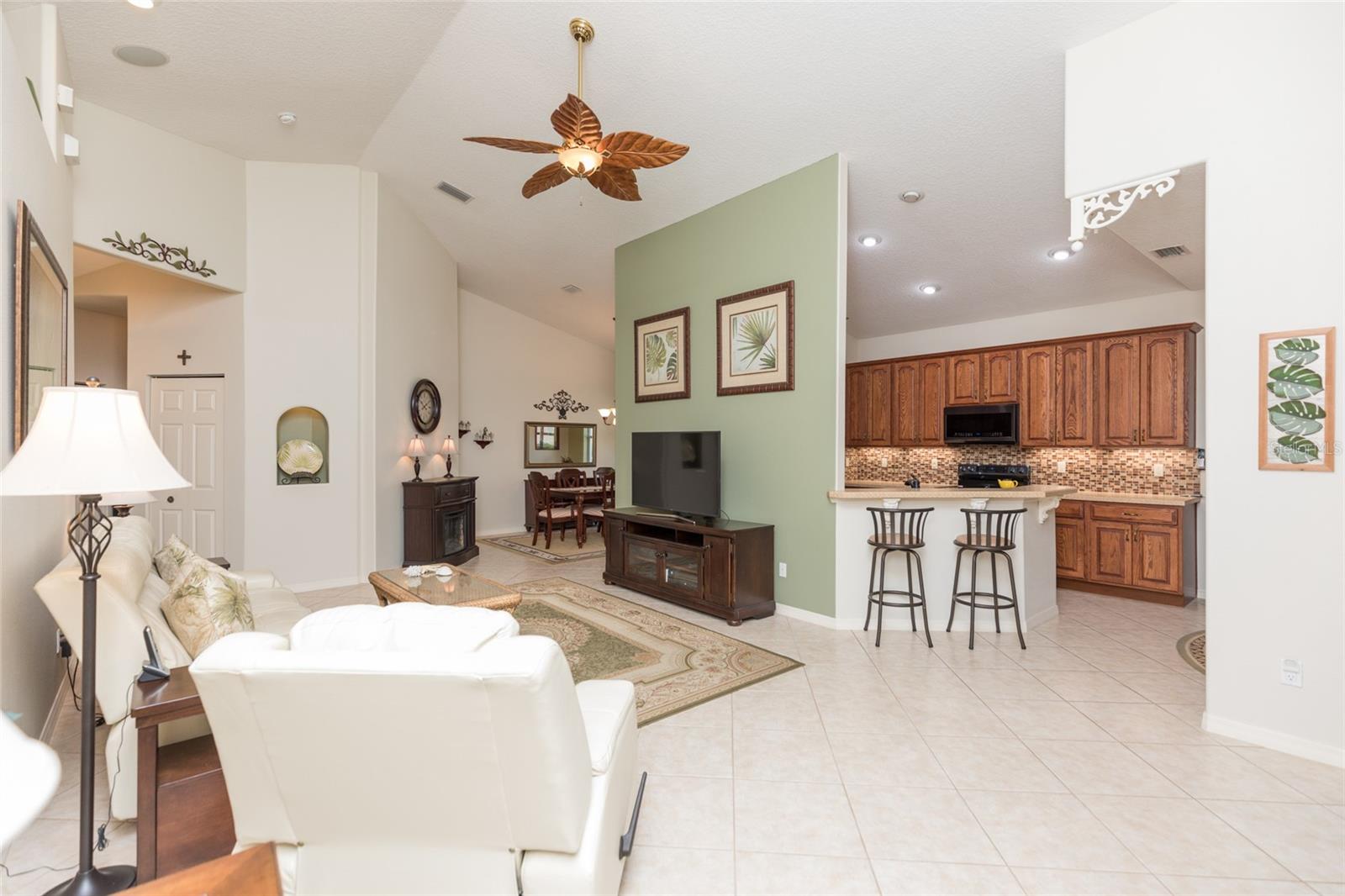 Image 6 of 40 For 22 Crosstie Court