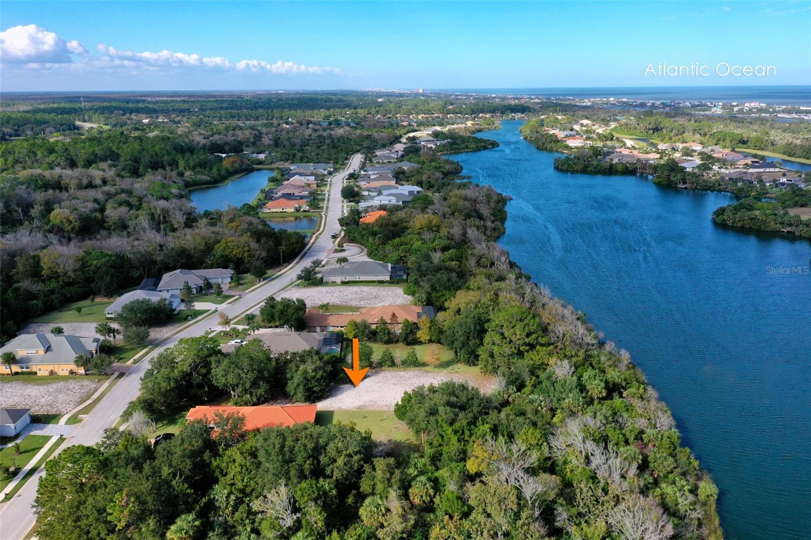 Image 11 of 27 For 40 Lakewalk Drive