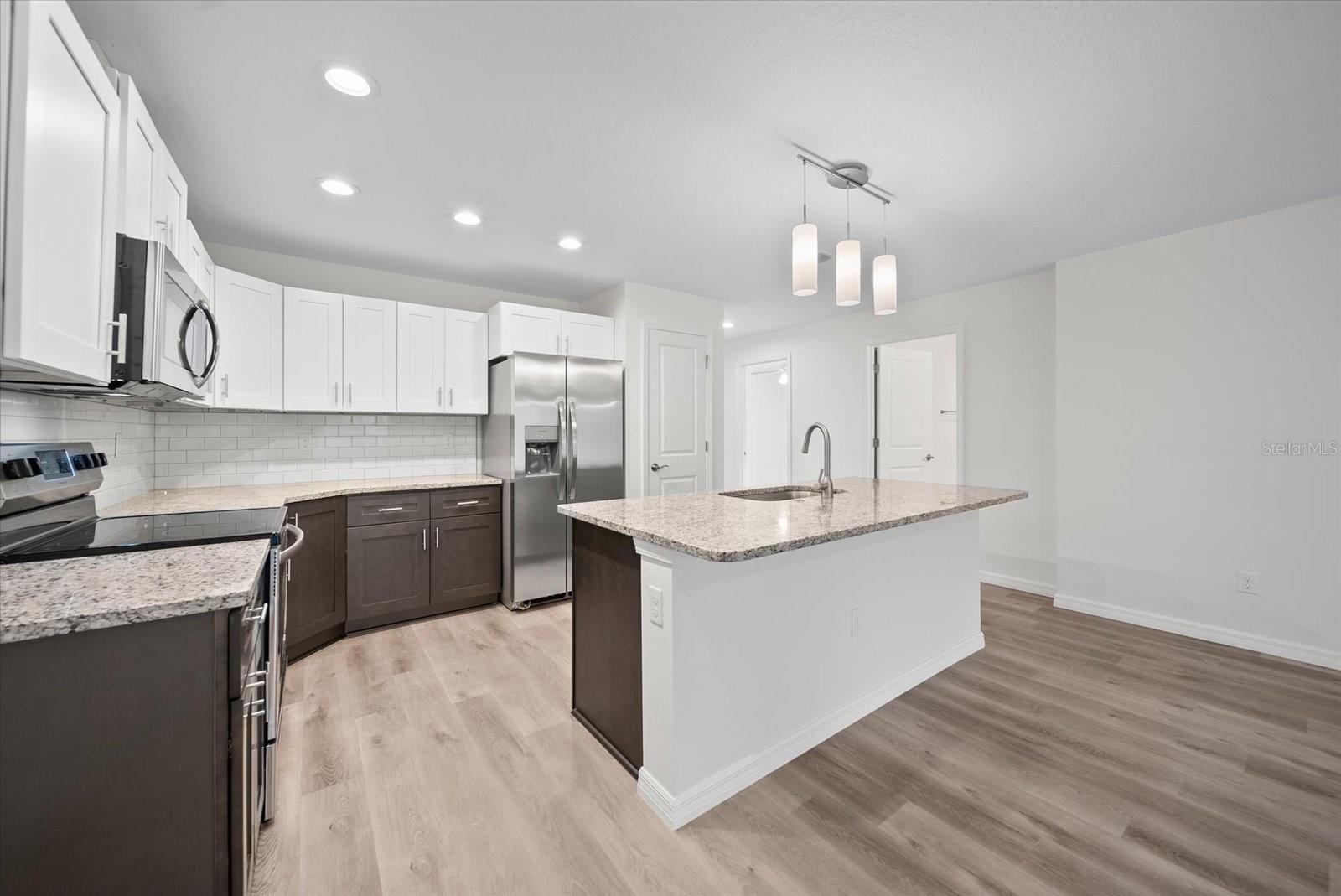 Listing photo id 10 for 59 Wellstream Lane