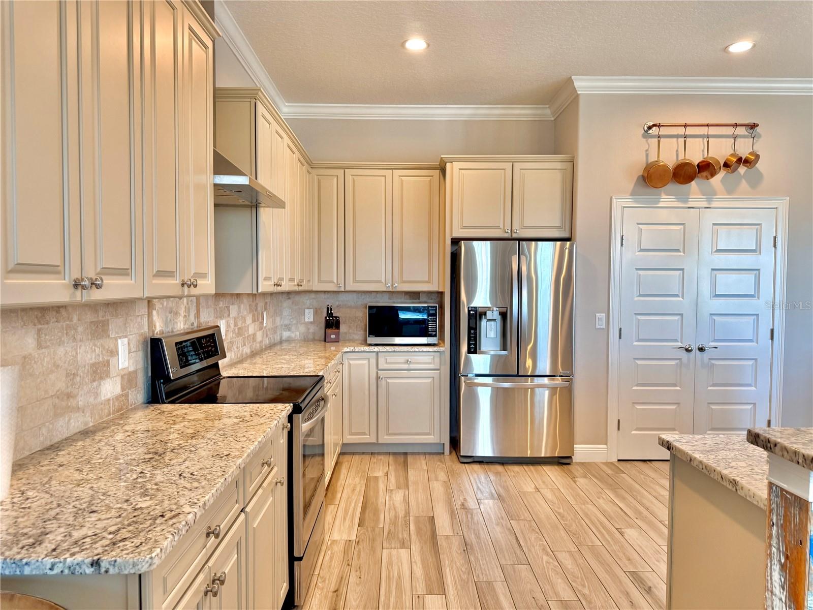 Image 14 of 72 For 2569 Palm Avenue